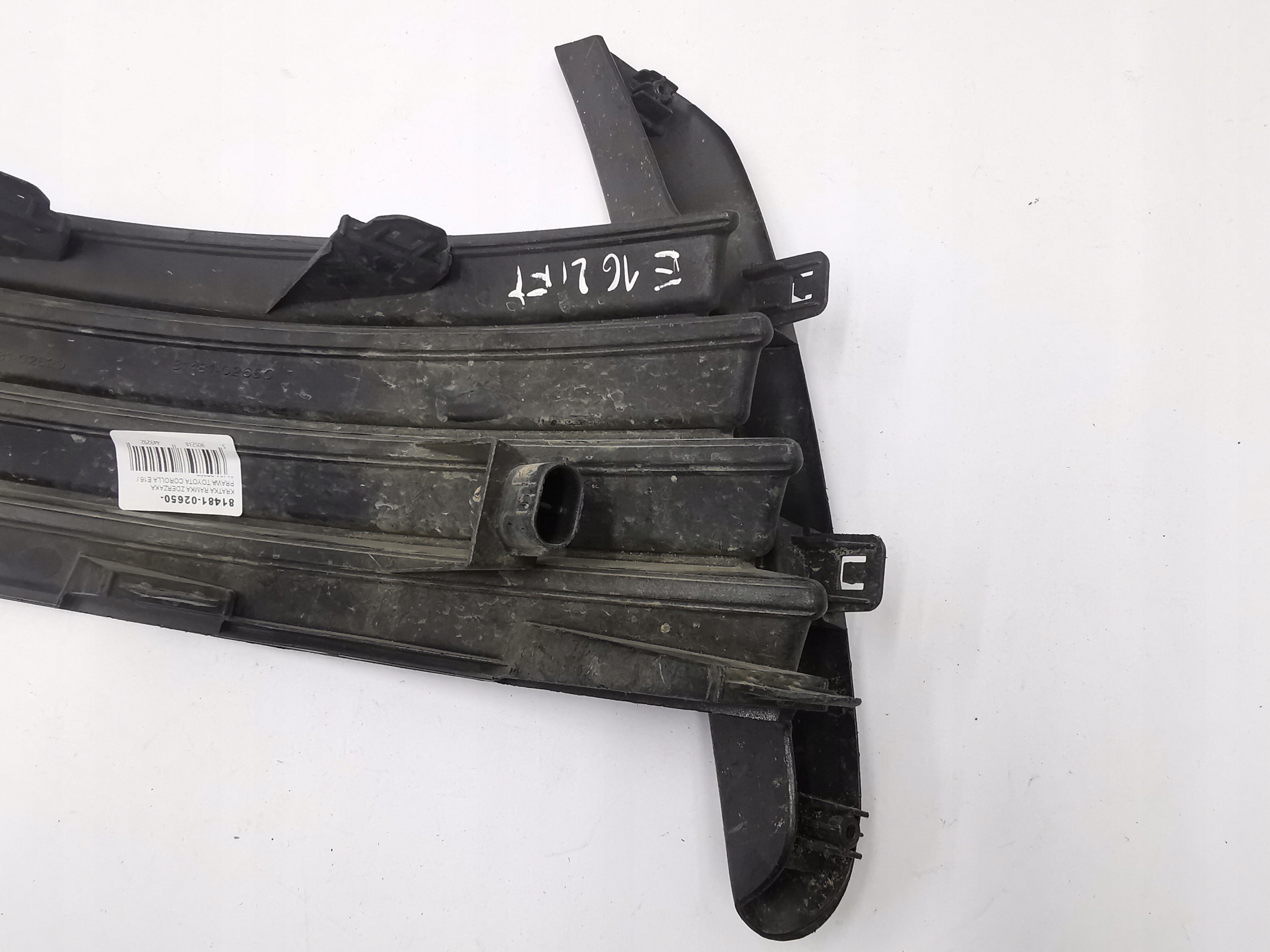 grid frame of a bumper right TOYOTA COROLLA E16 / 81481-02650