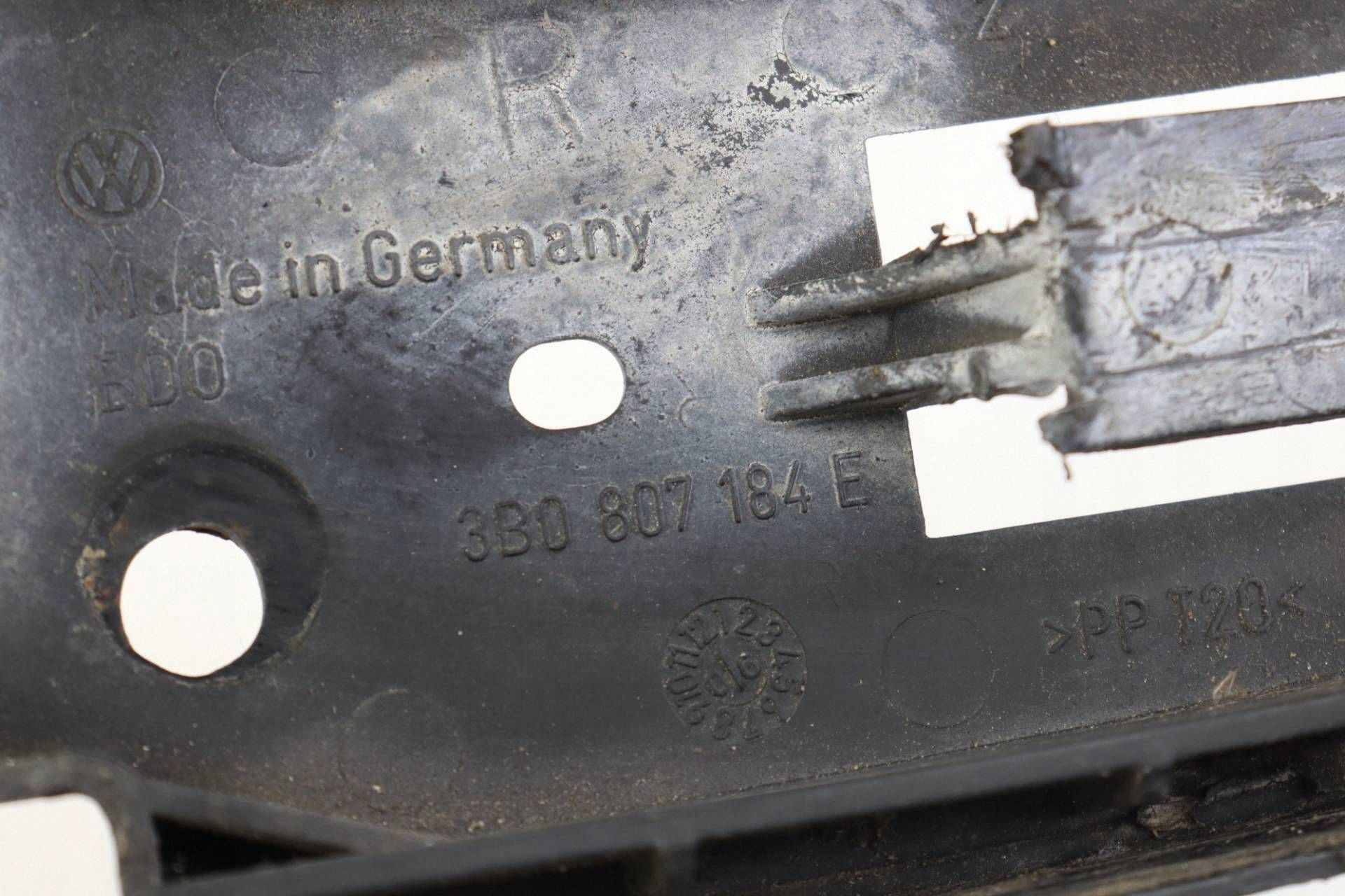 VW PASSAT B5 FL bracket support holder of a bumper right front 3B0807184E