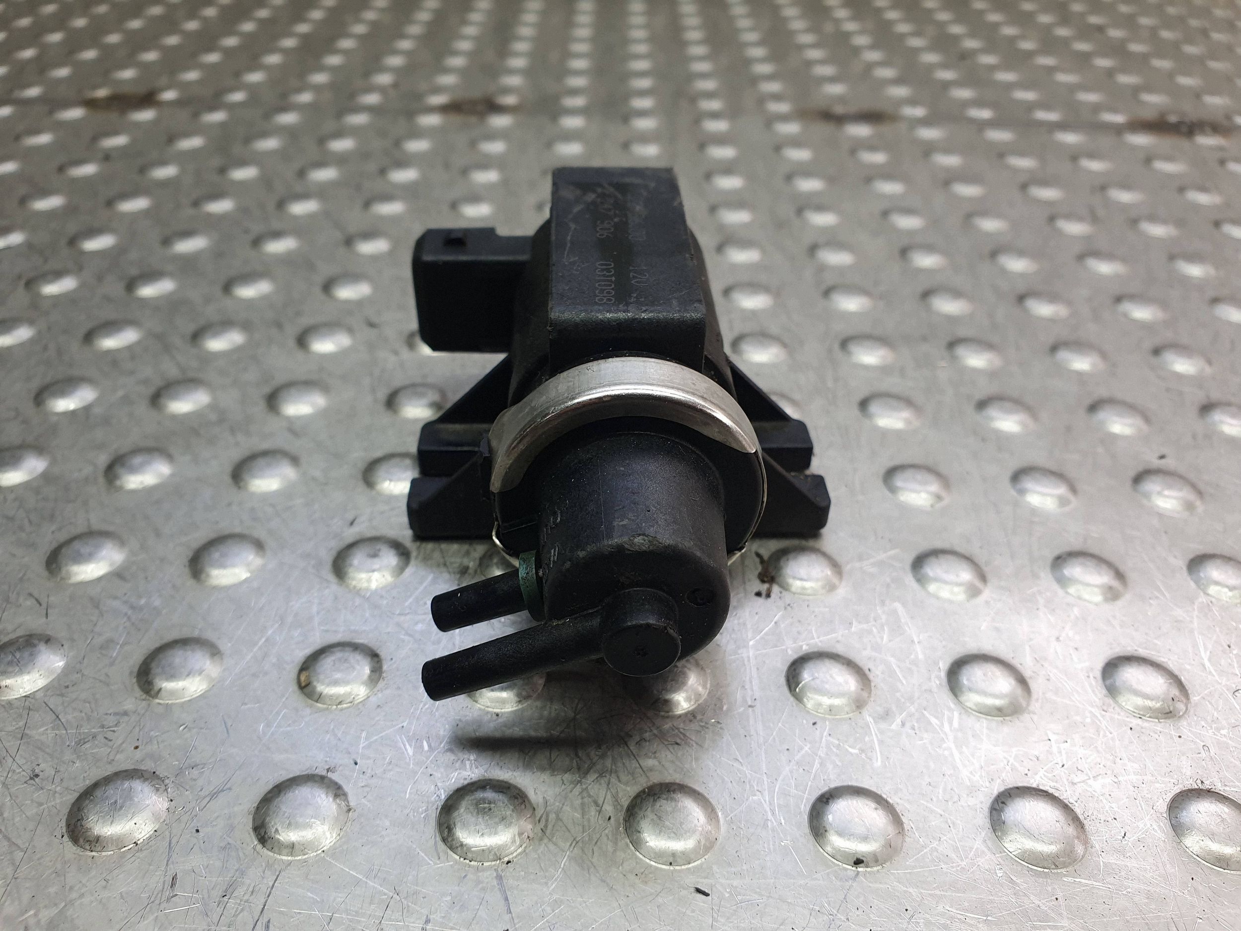 valve vacual tube 2247906 BMW E39 E46 E53 E60 E61 E87 2.0 2.5 3.0D