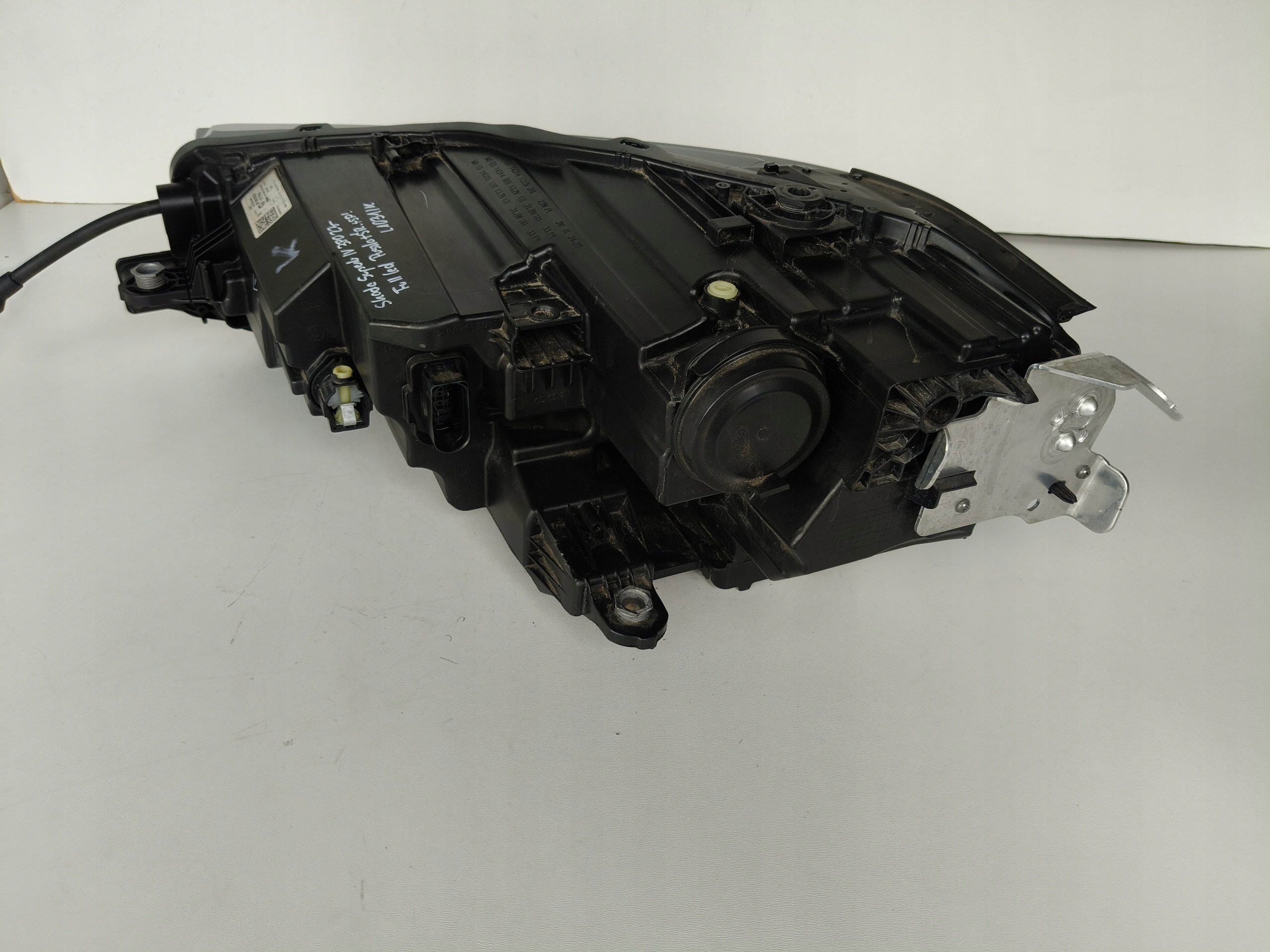 light right REFLEKTOR SKODA SUPERB IV 4 3P0 23- FULL LED