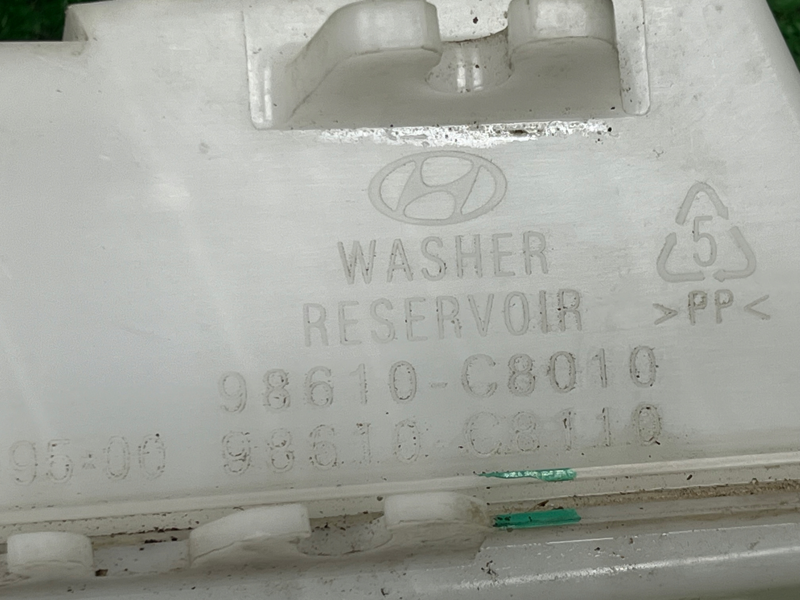 washer fluid tank HYUNDAI I20 II 98610-C8010