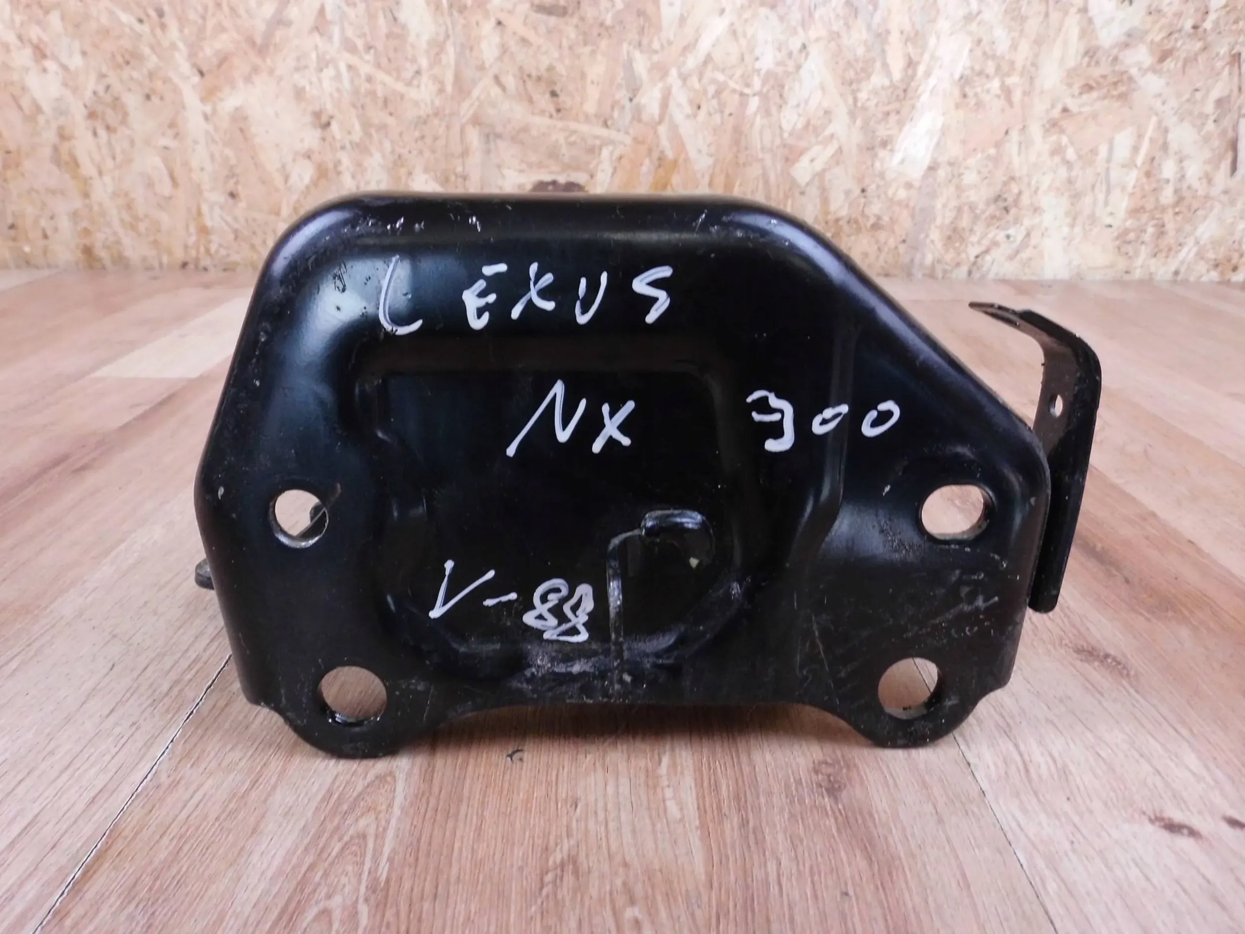 Lexus NX NX300H console holder holder engine mount left
