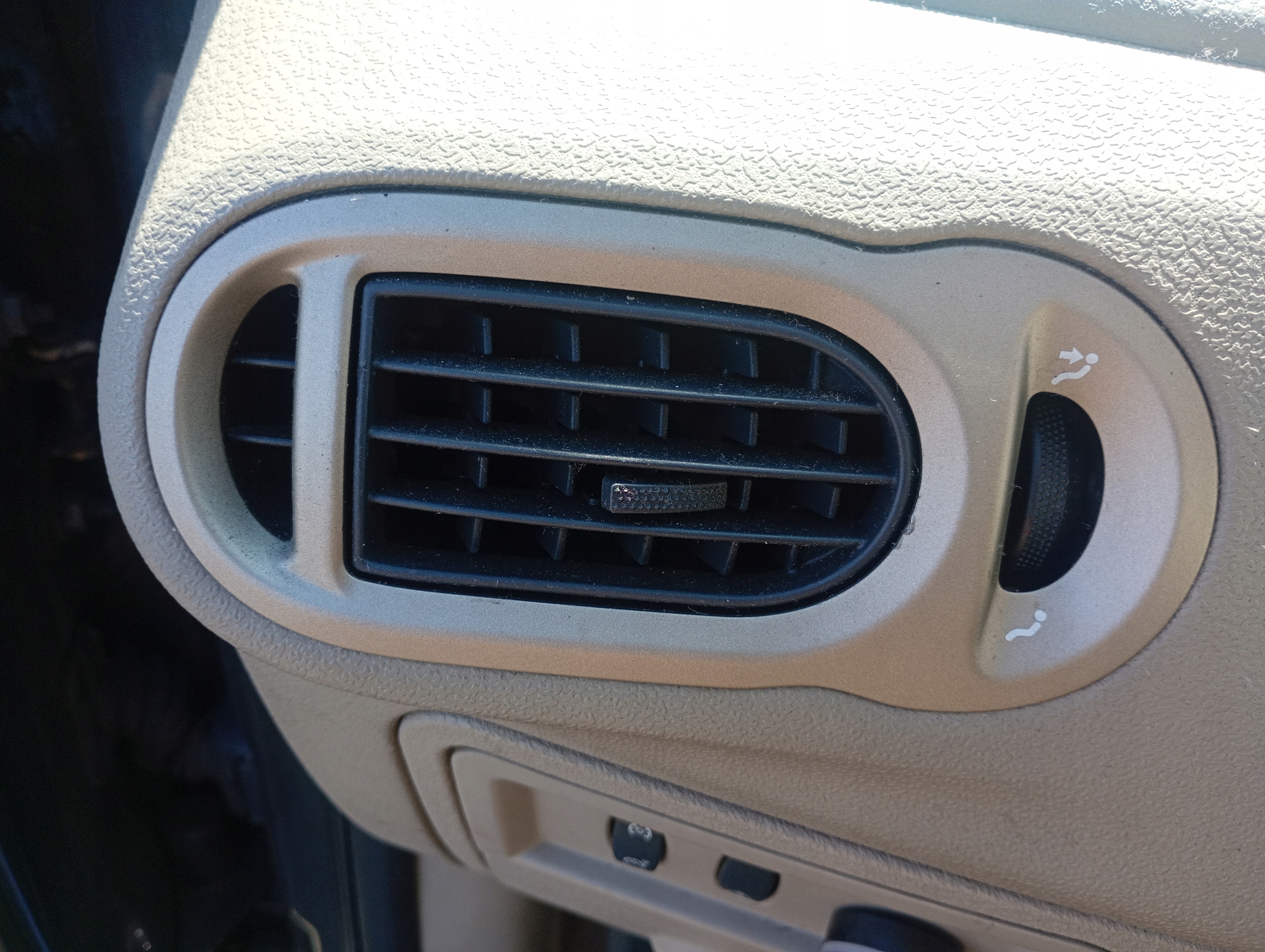 grid air conditioning devices air left driver´s Renault Modus 1 and 04-13