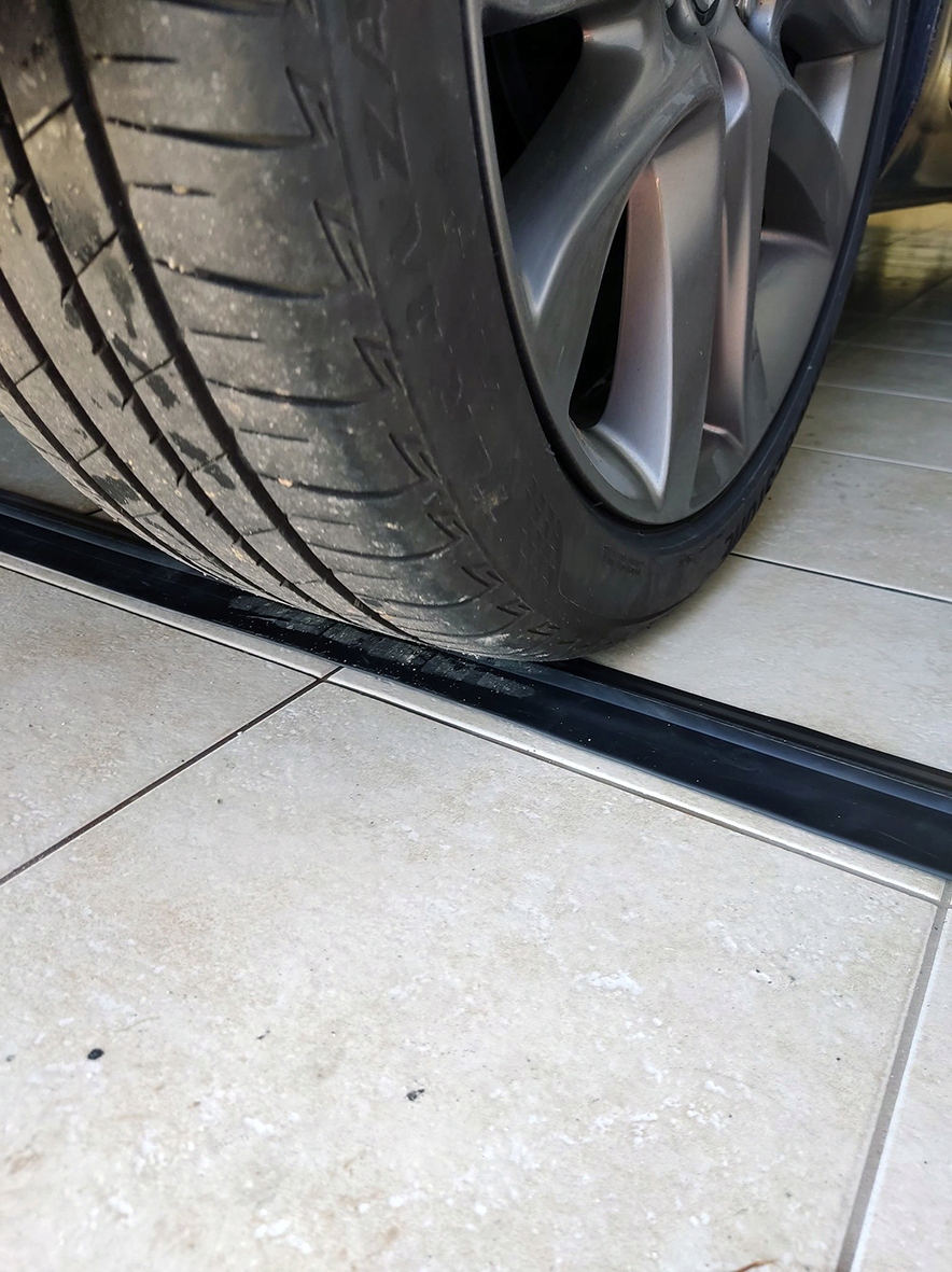 USZCZELKA GARAŻOWA PRÓG DO BRAMY 85x12MM 1,5M + KLEJ PROGOWA B-998 Długość 150 cm