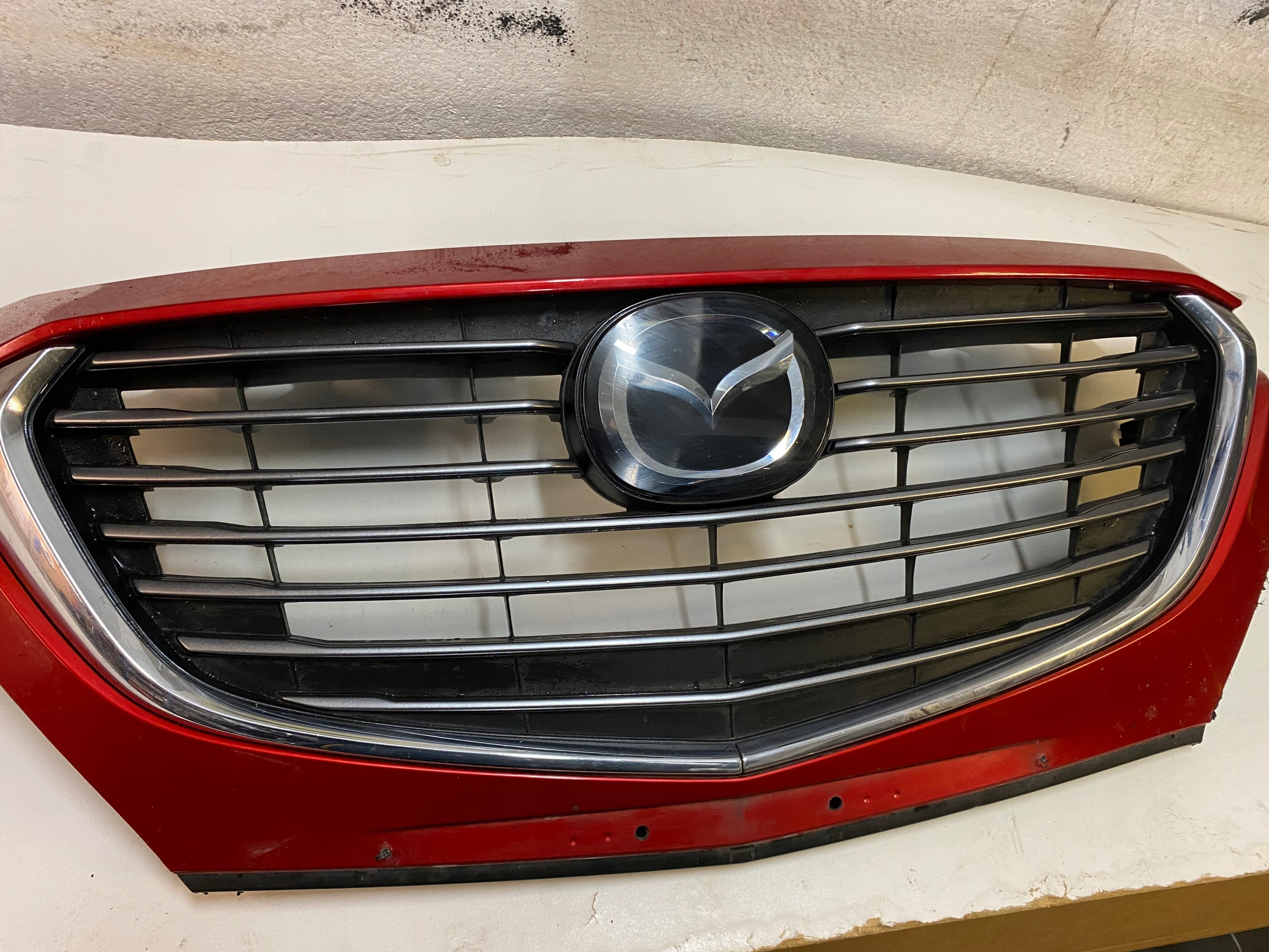 Atrapa Mazda CX-3 pod radar przed lift