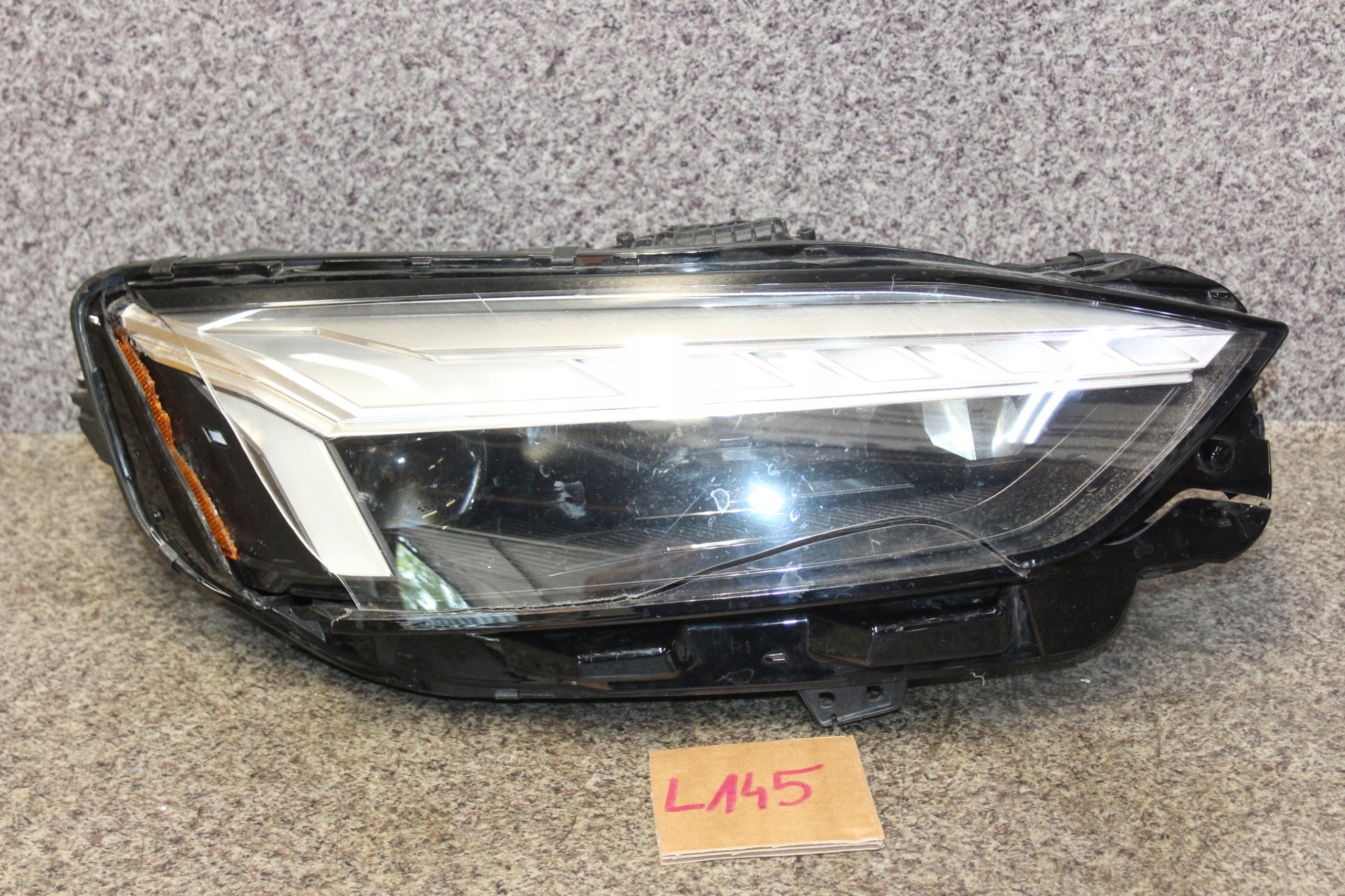 AUDI A5 S5 19- LAMPA LED MATRIX PRAWA PRZÓD 8W6 8W6941040B