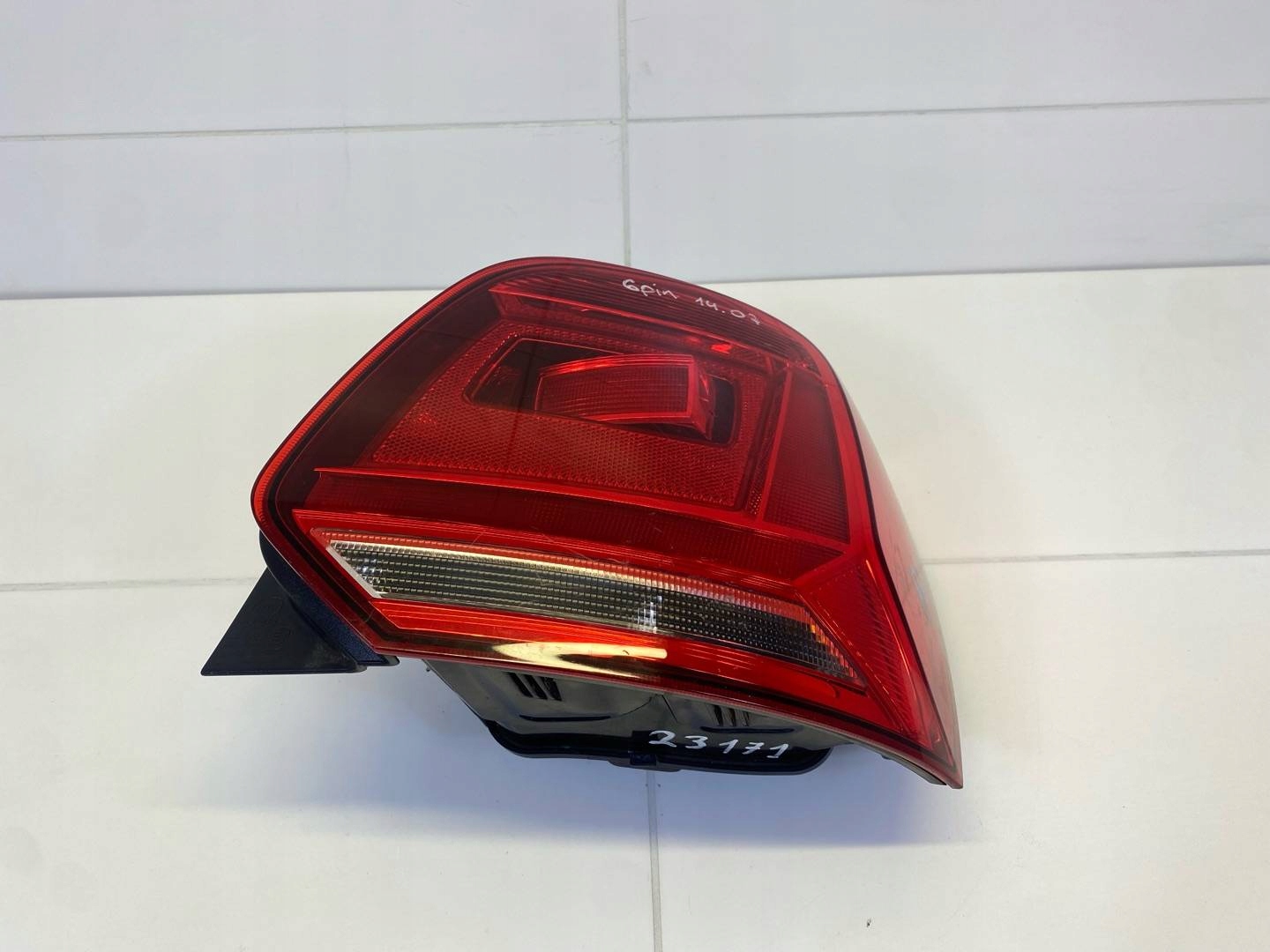light rear right side Volkswagen Polo 5 facelift 2018 6R0945258