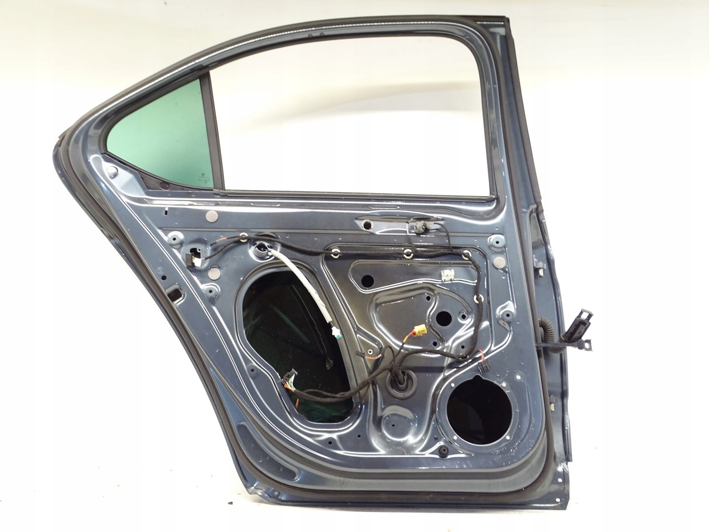 door left rear part left rear. SKODA SUPERB III sedan