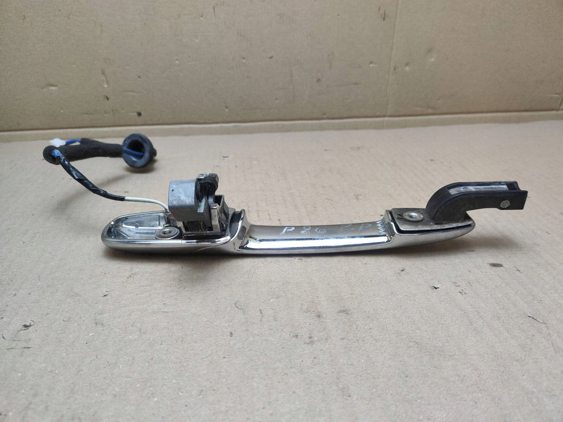 handle exterior door front right side Mazda CX-9 facelift 2009