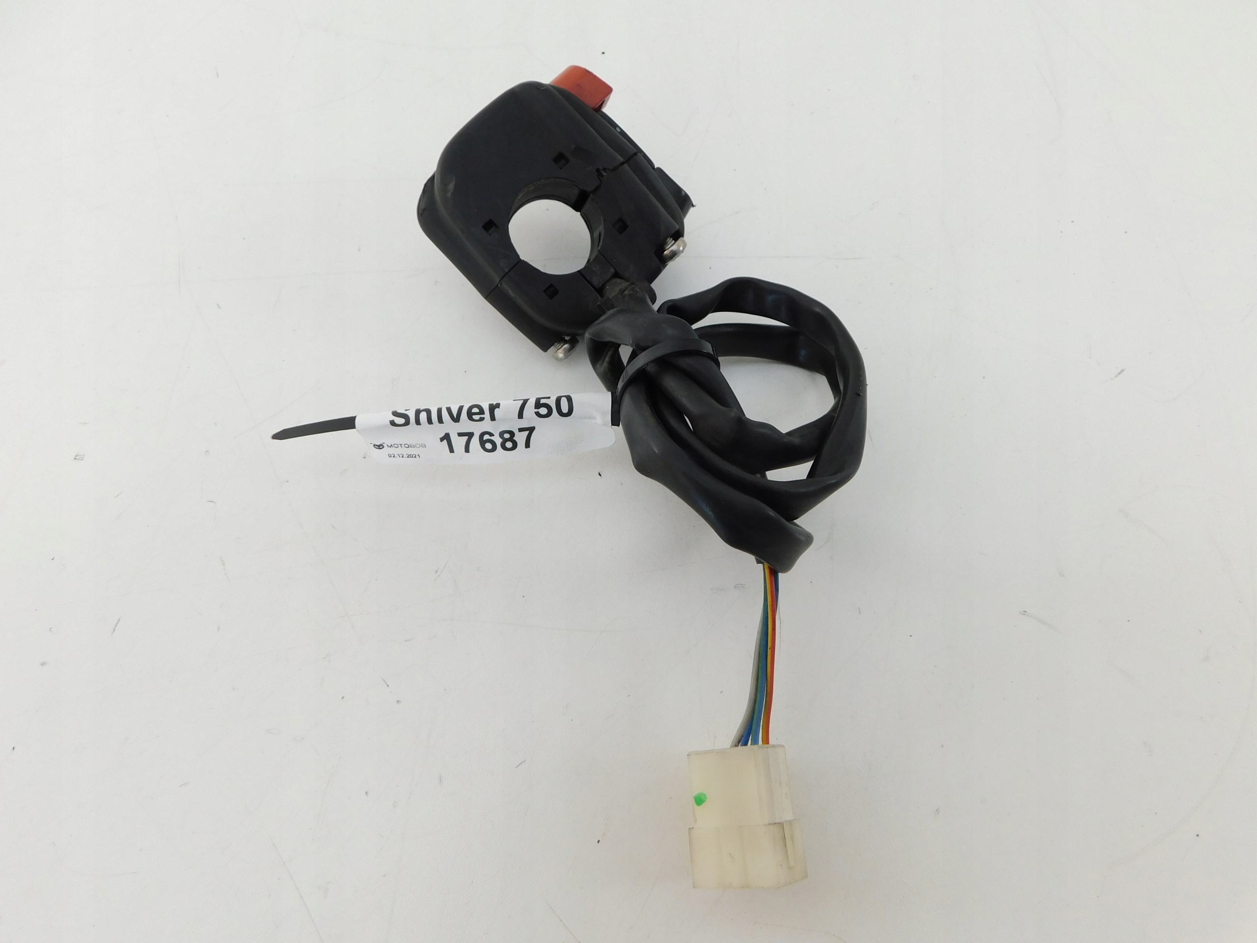 APRILIA SHIVER 750 PRZEŁĄCZNIK PRAWY