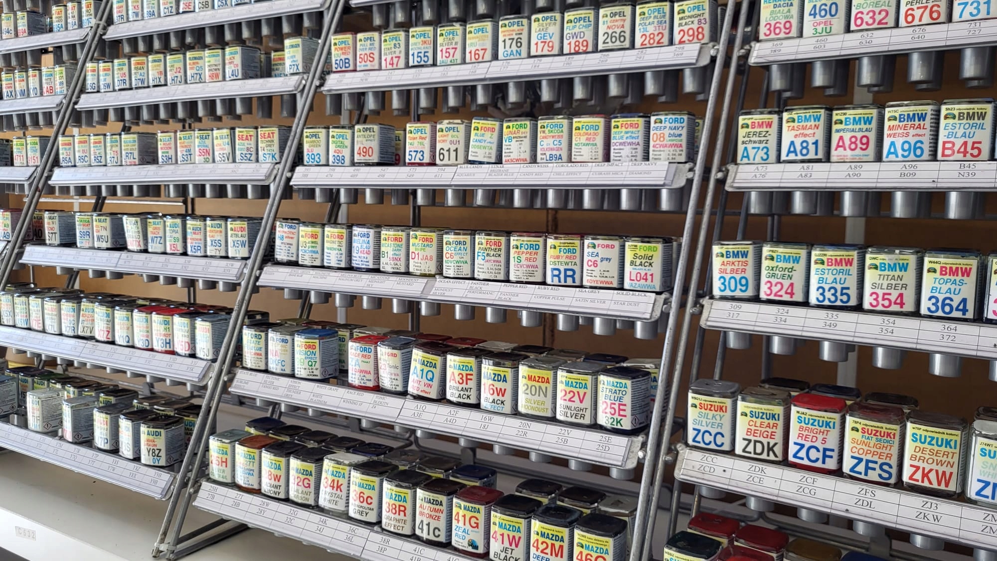 LAKIER SAMOCHODOWY ZAPRAWKA DO RYS ARASYSTEM KAŻDY DOBIERAMY PRZEZ ZAKUPEM