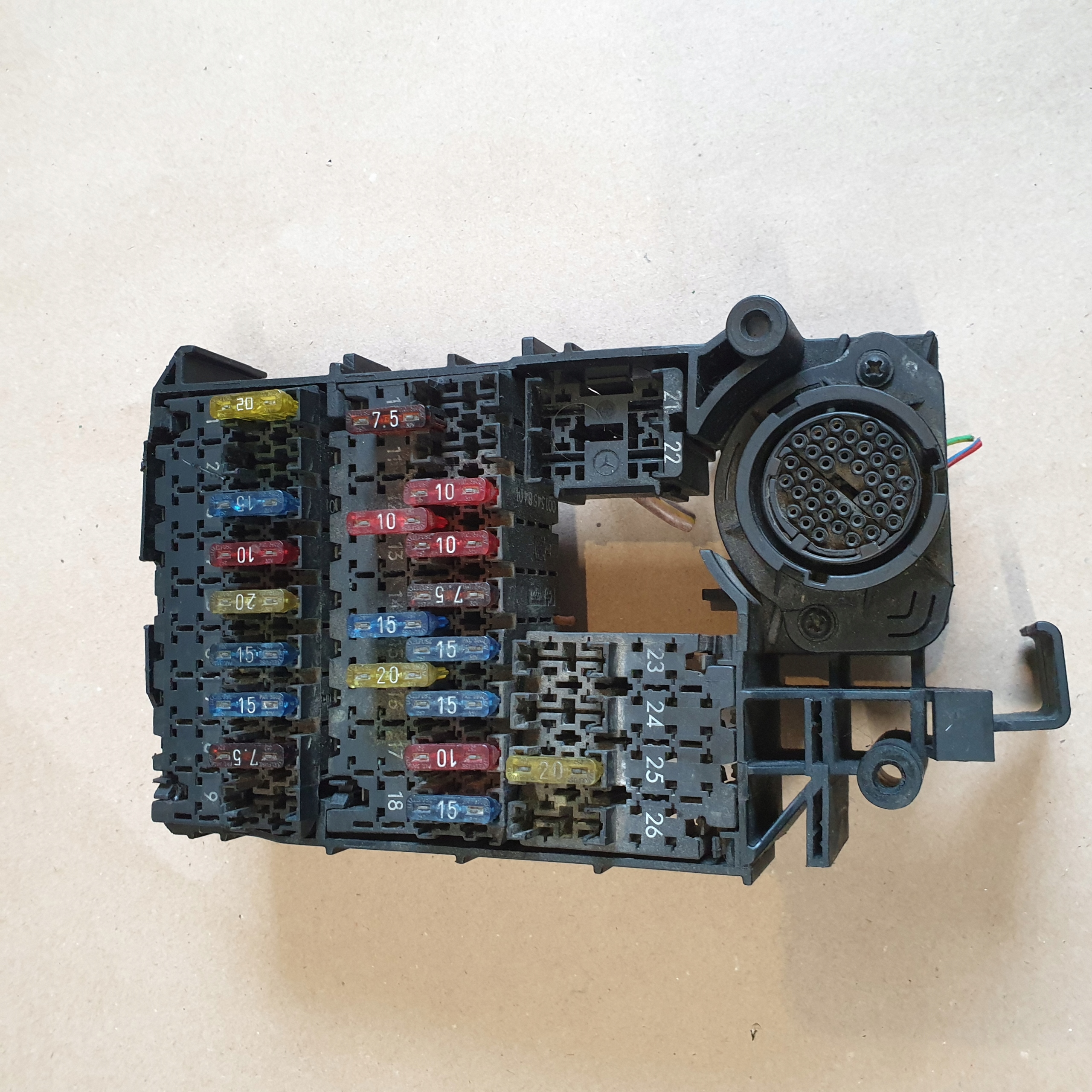 Module fusibles MERCEDES E W210 2105450640