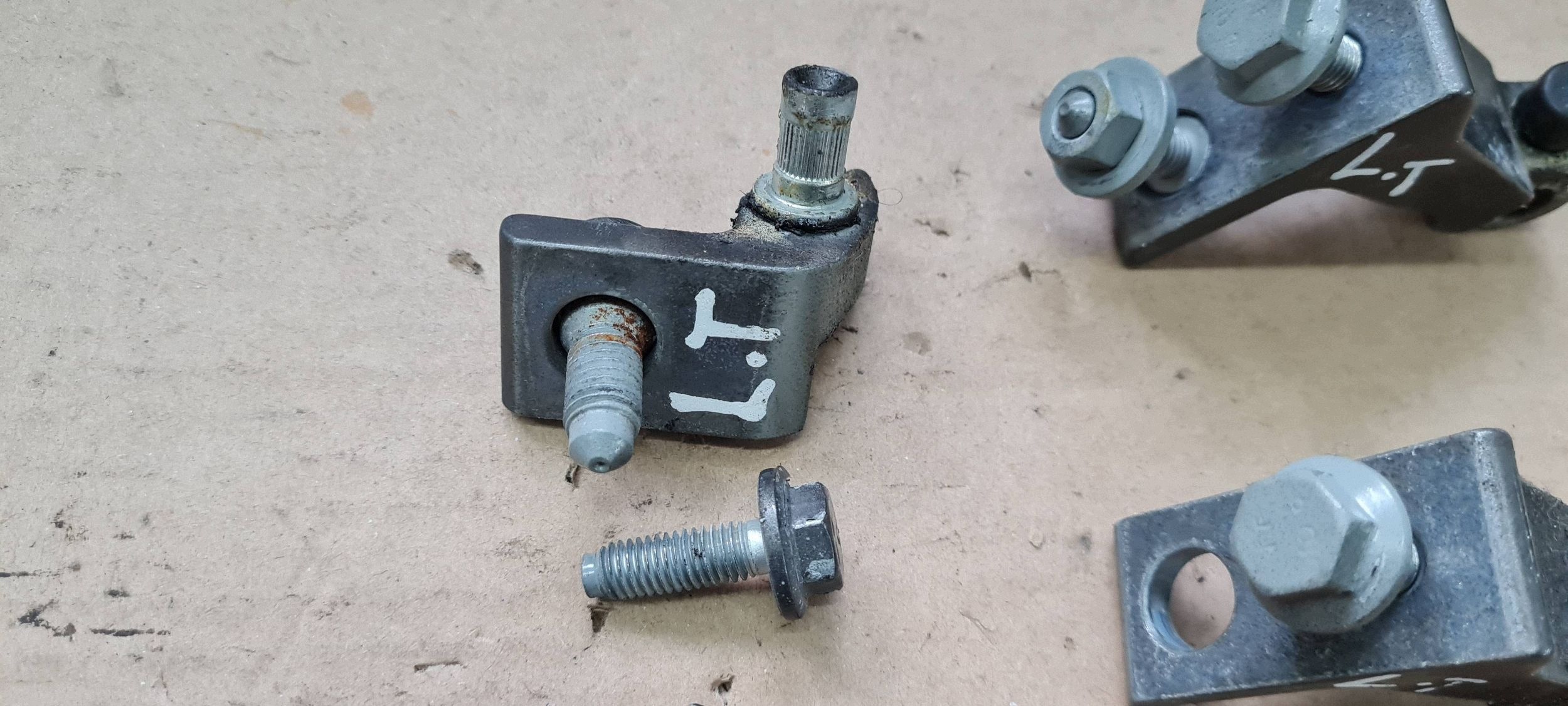 A6 C7 4G LIFT hinge hinges door left left rear part KOMPLET LY1P