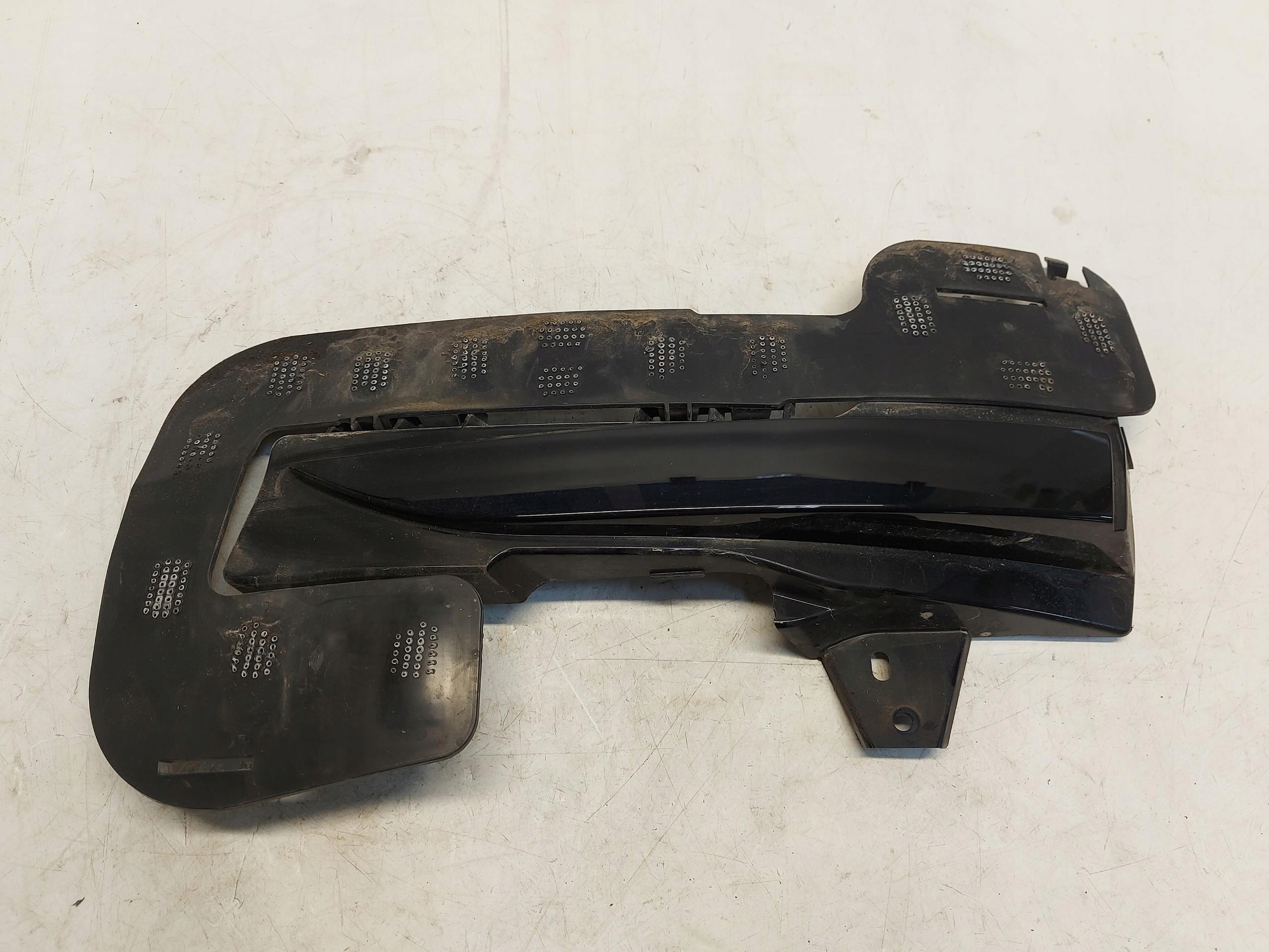 TESLA MODEL Y 2023r support holder of a bumper front left 1493747-00-A