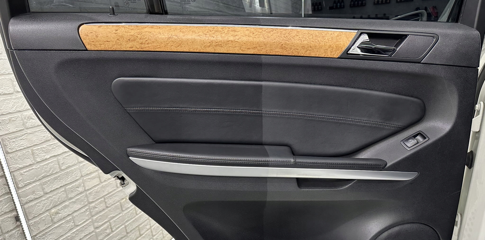 SWAG INTERIOR DRESSING DO PLASTIKÓW WNĘTRZA SAMOCHODOU KOKPITU OCHRONA 0,5L Producent Swag