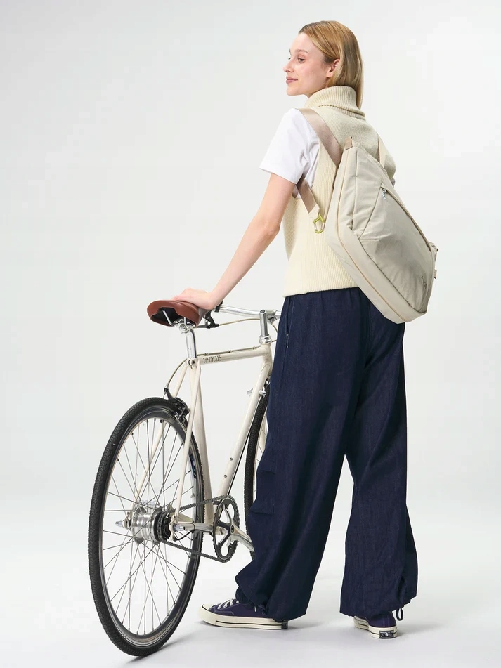 Velká cyklistická taška Aevor Bike Shopper bílá, recyklovaná, off white