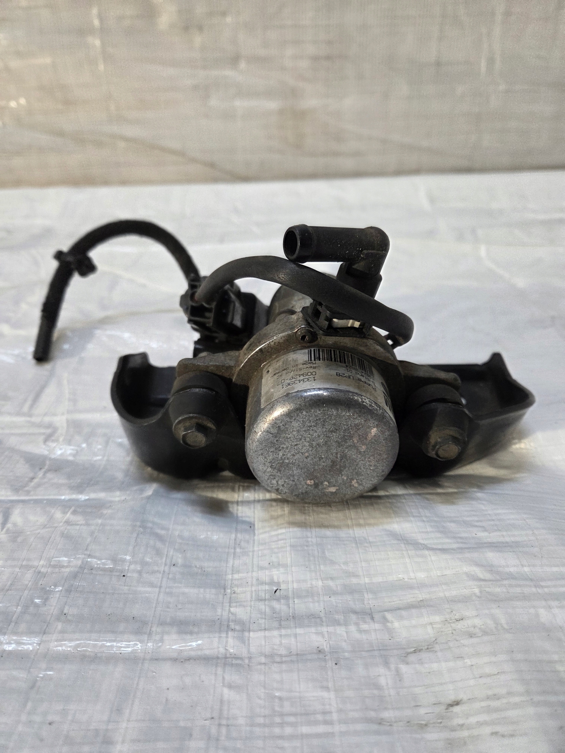 opel ASTRA IV J 1.4 насос вакум 13343961