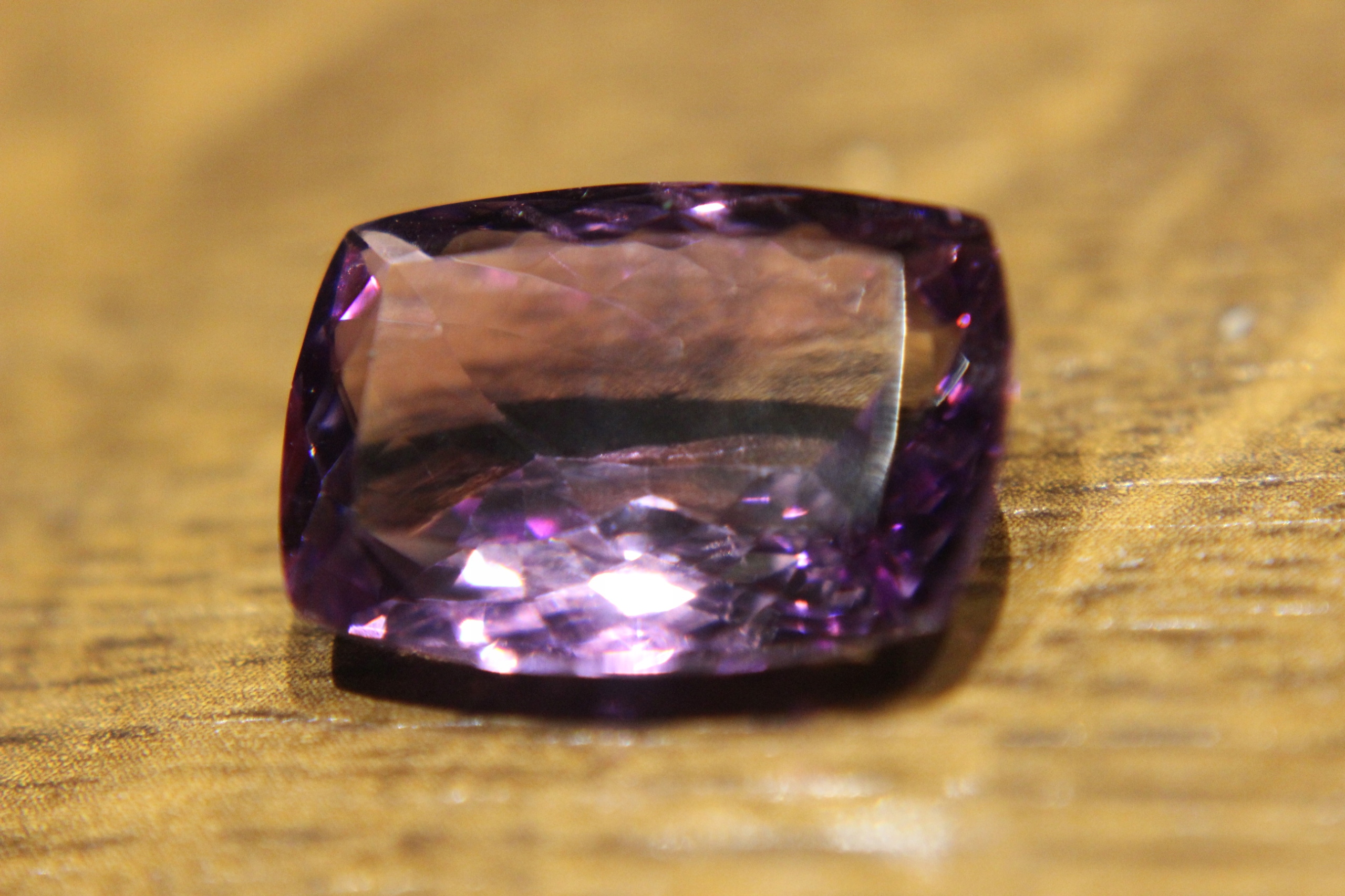 Ametyst přírodní kámen 2.82g (14.1ct)