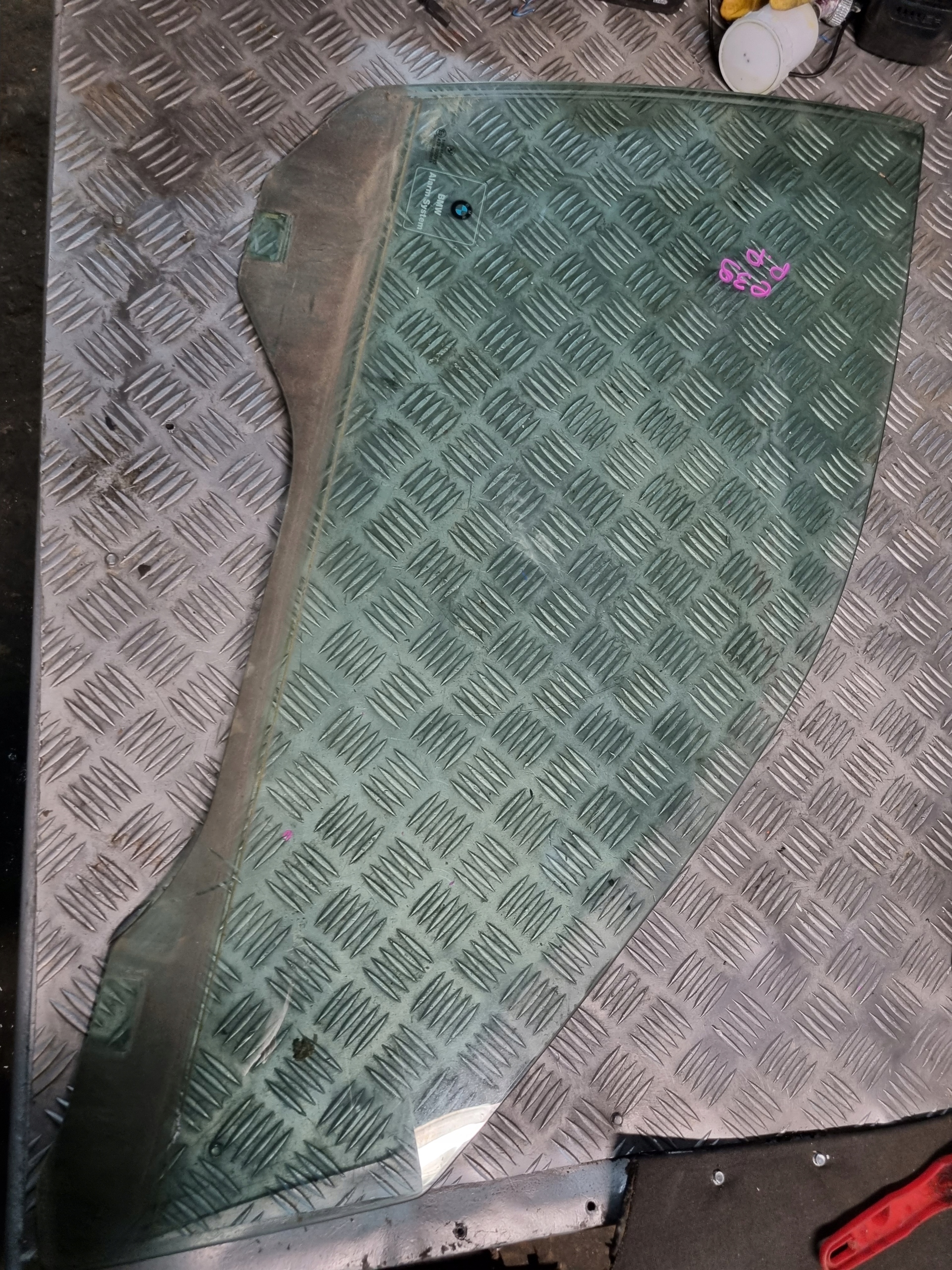 SZYBA PRAWA PRZEDNIA BMW E39 SEDAN