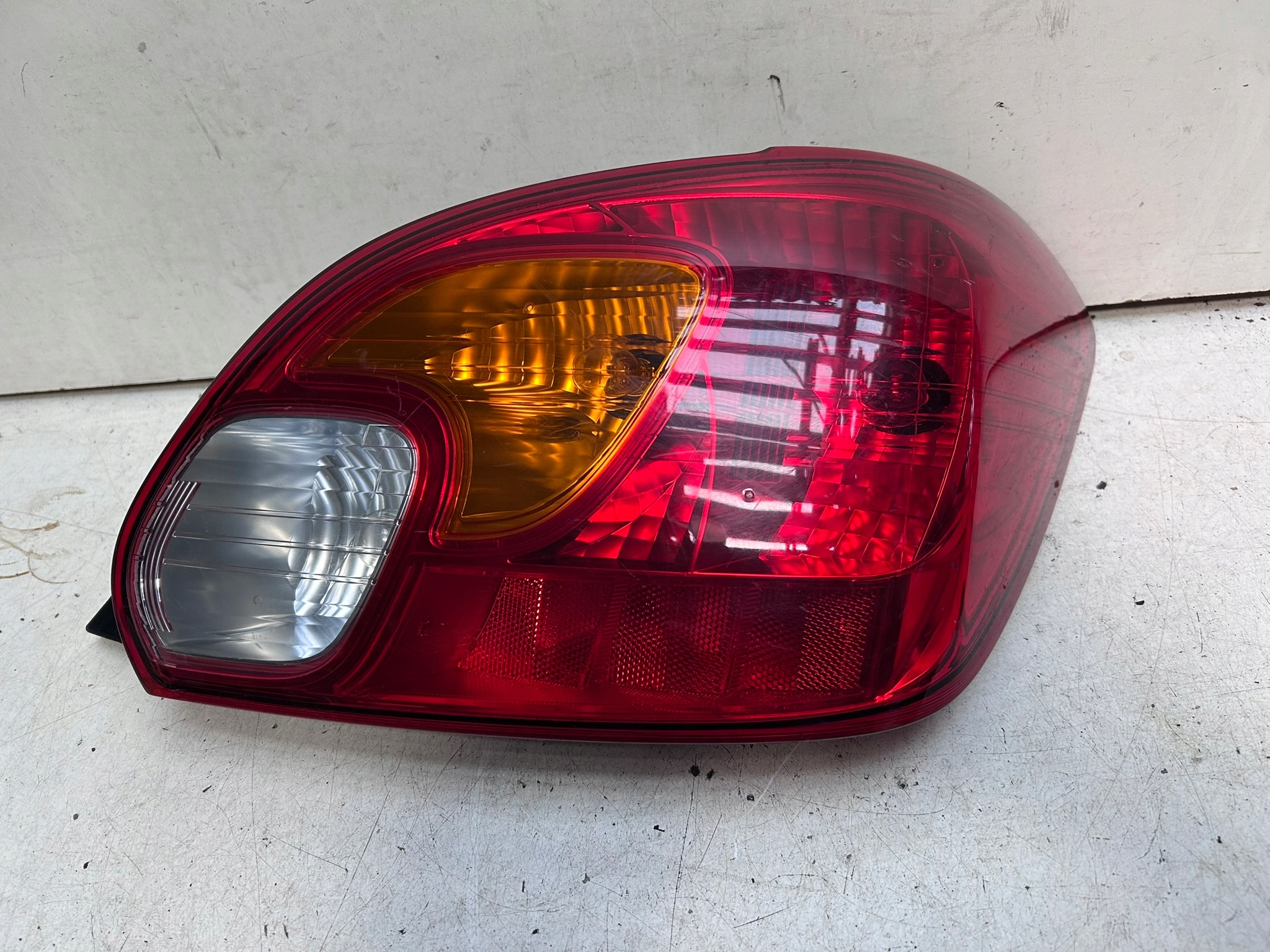 Lampa tył prawy Mitsubishi Spacestar