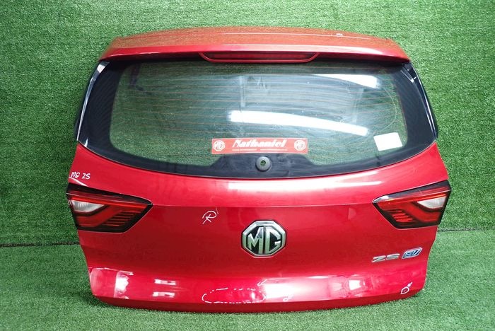 MG ZS 17- kufrové dveře záď