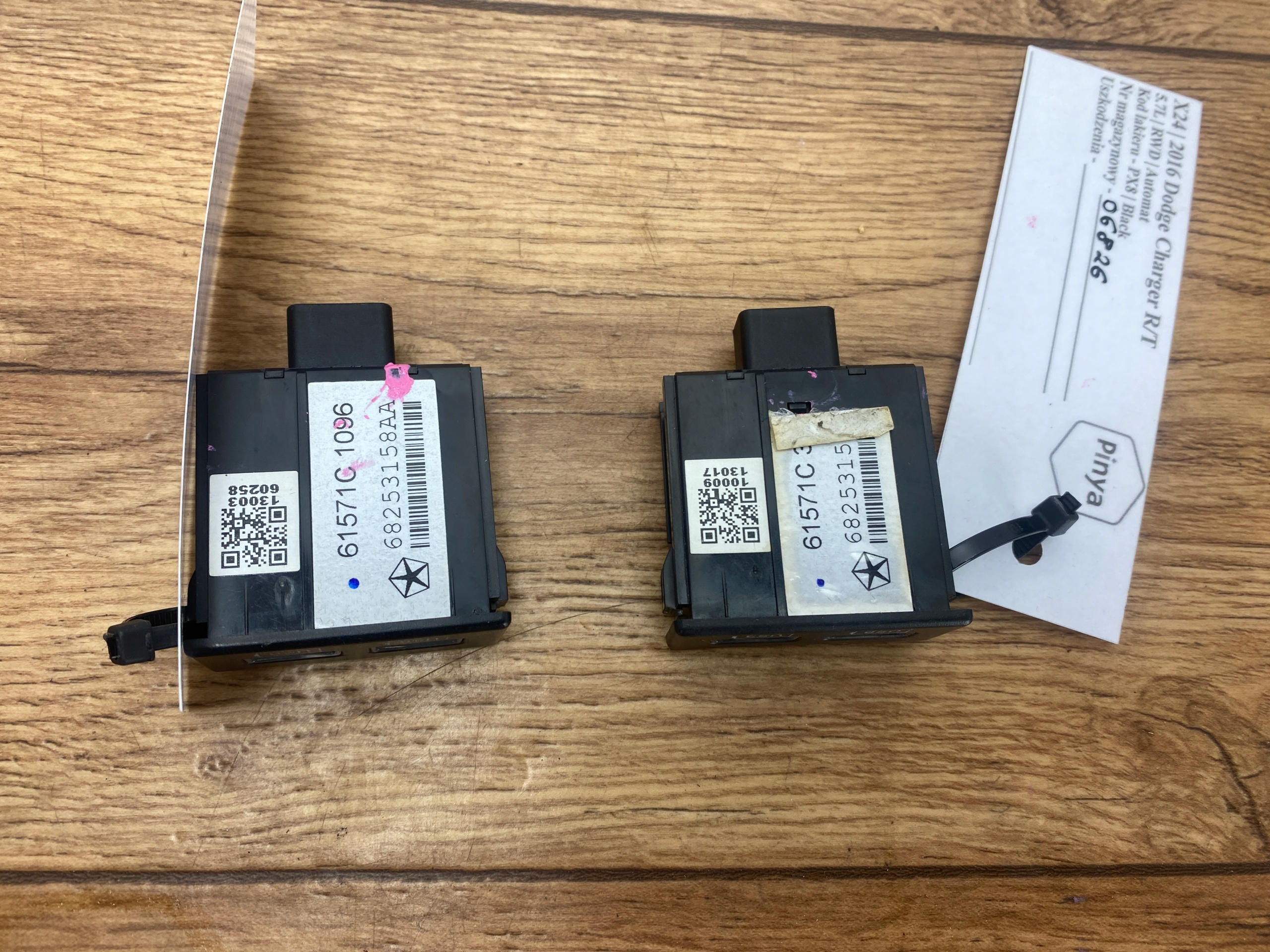 Adapter, Stecker USB tunel mitte Dodge Challenger Charger 2015+ USA