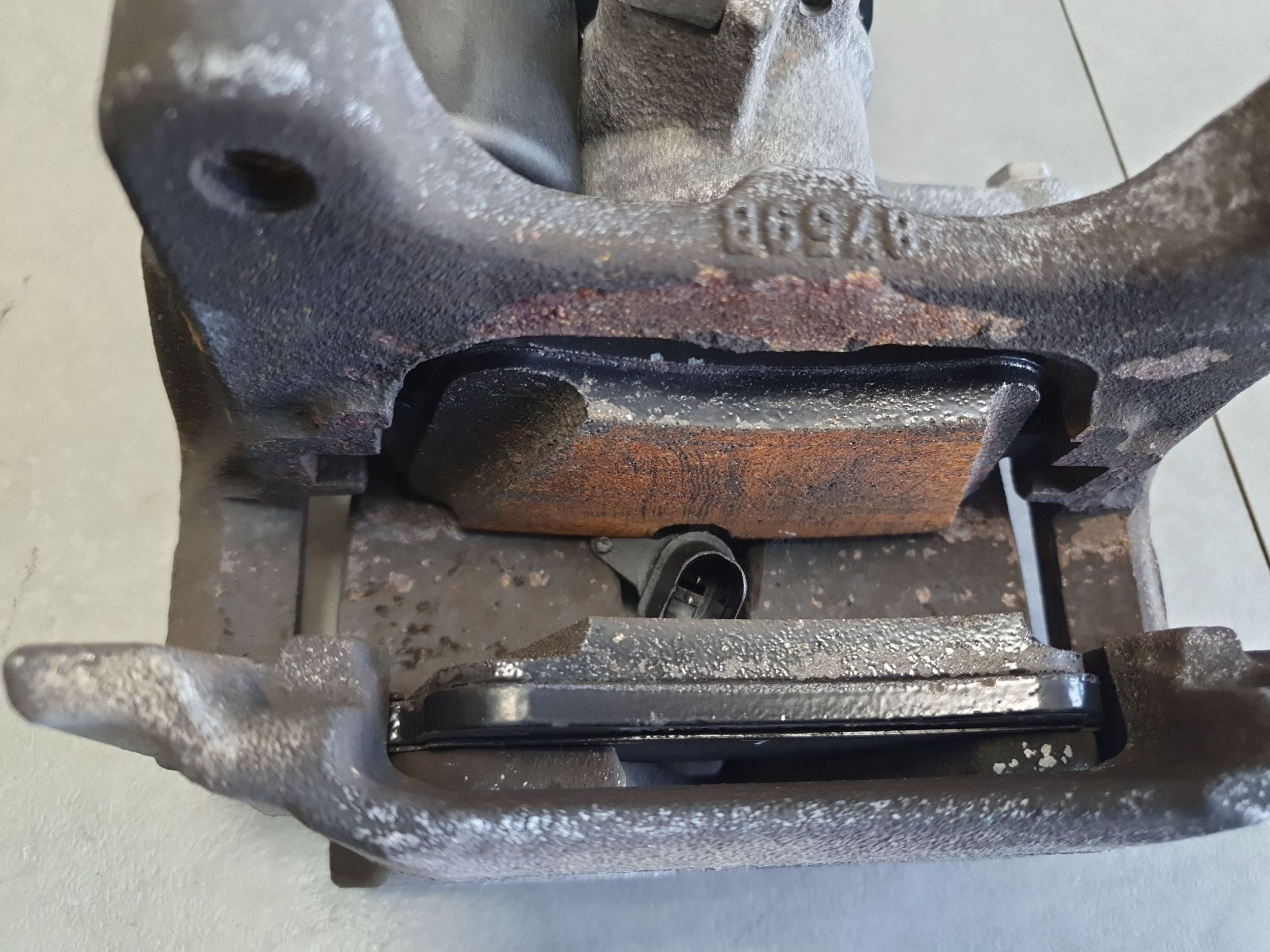 Audi Q7 4M caliper brake left rear part rear 4M0615405AR