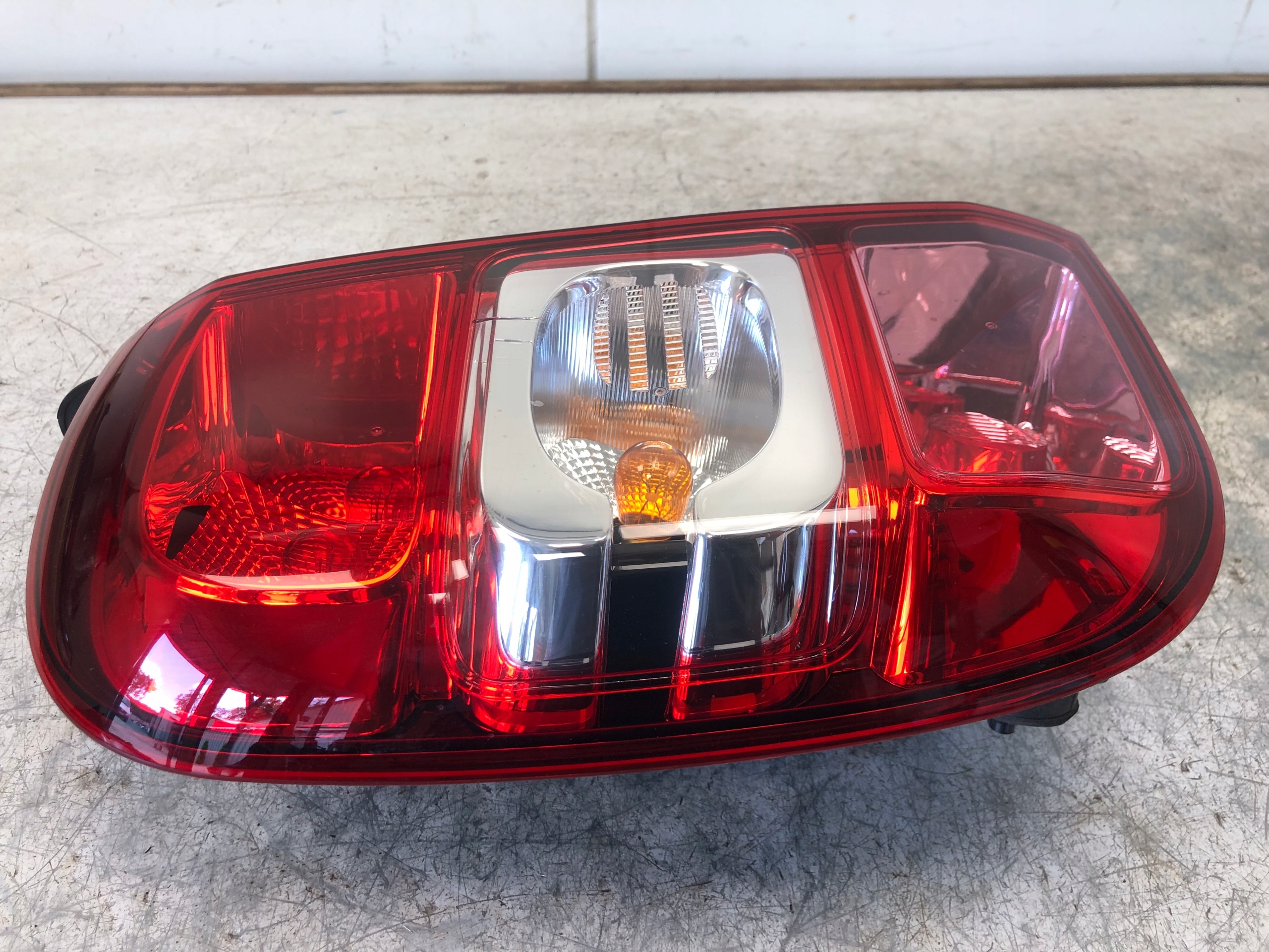light left rear part DACIA DUSTER and LIFT 265551679R