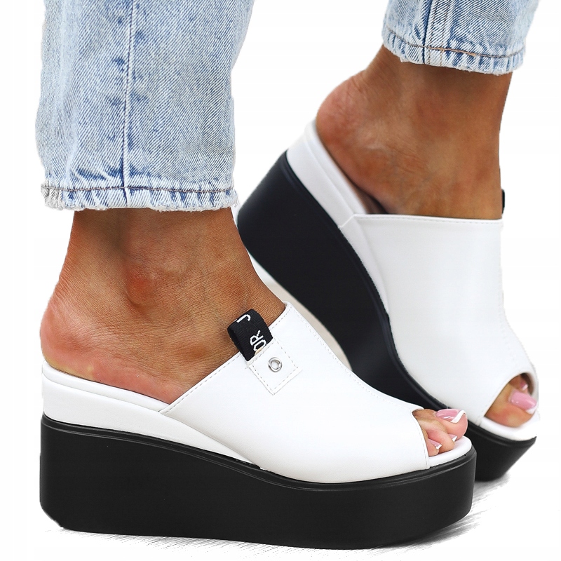 Białe klapki damskie na koturnie lekkie wygodne sandały EK05 r.39