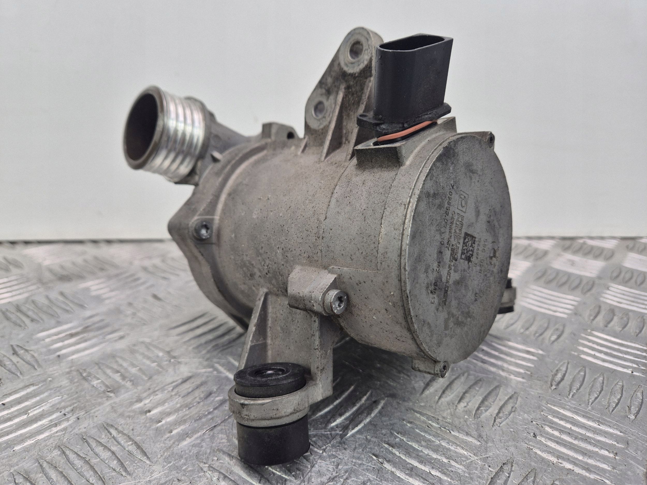 supplementary water pump BMW 3 E90 E91 318i 7586928 N43B20AA
