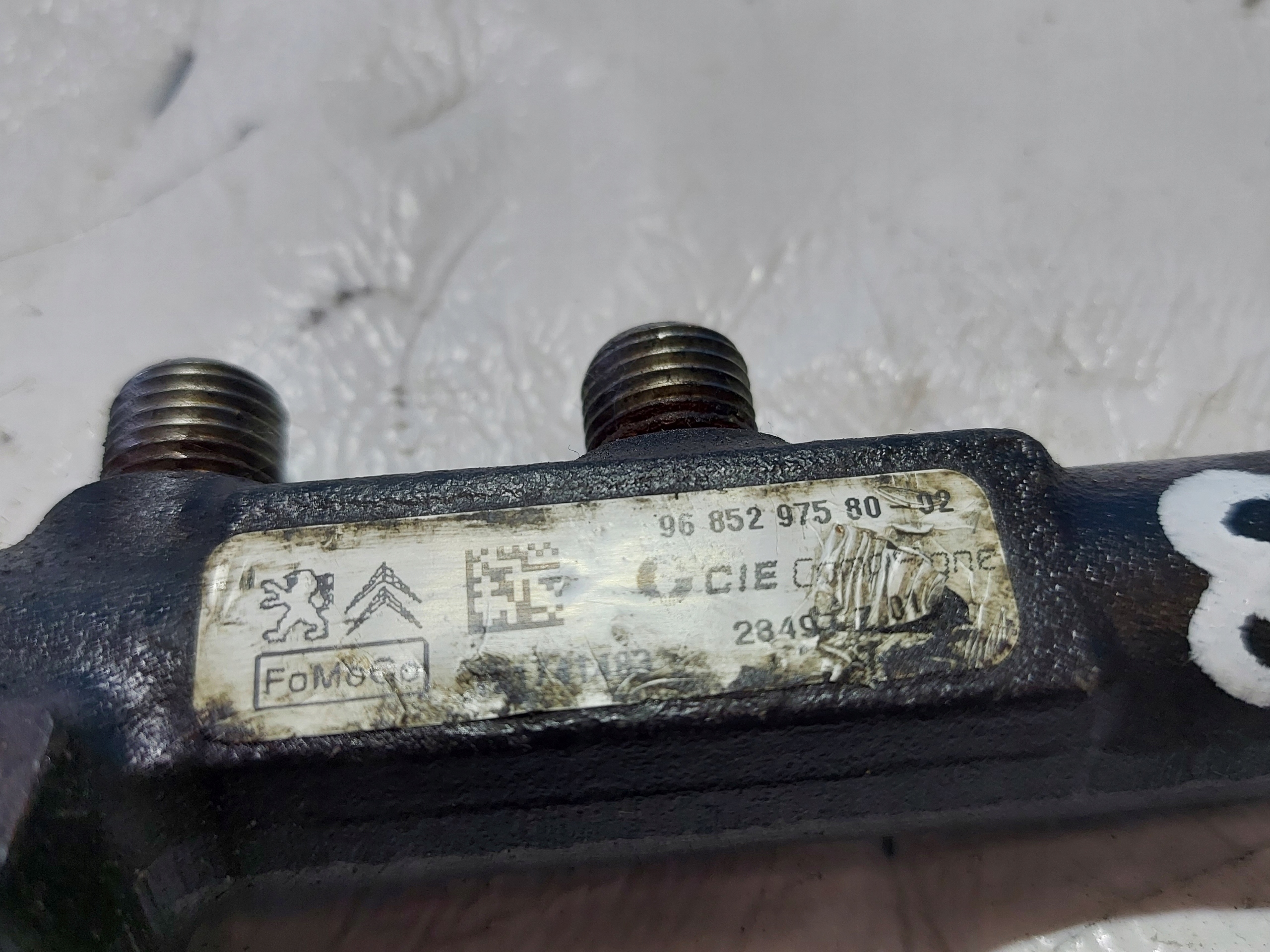 Rampe injection VOLVO V40 D2 1.6 HDI 968529758002