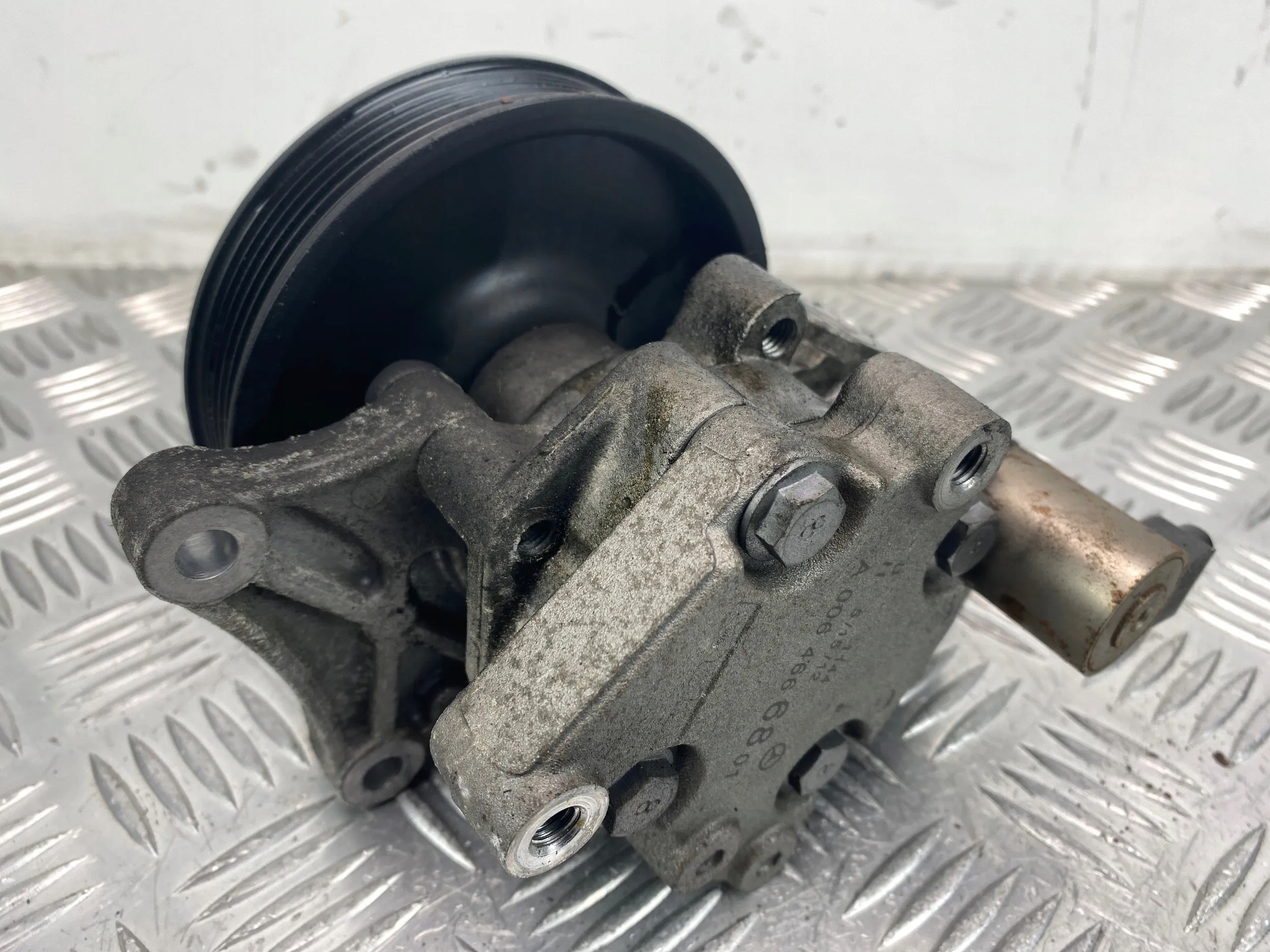 Mercedes-Benz A0064666801 servo pump w204