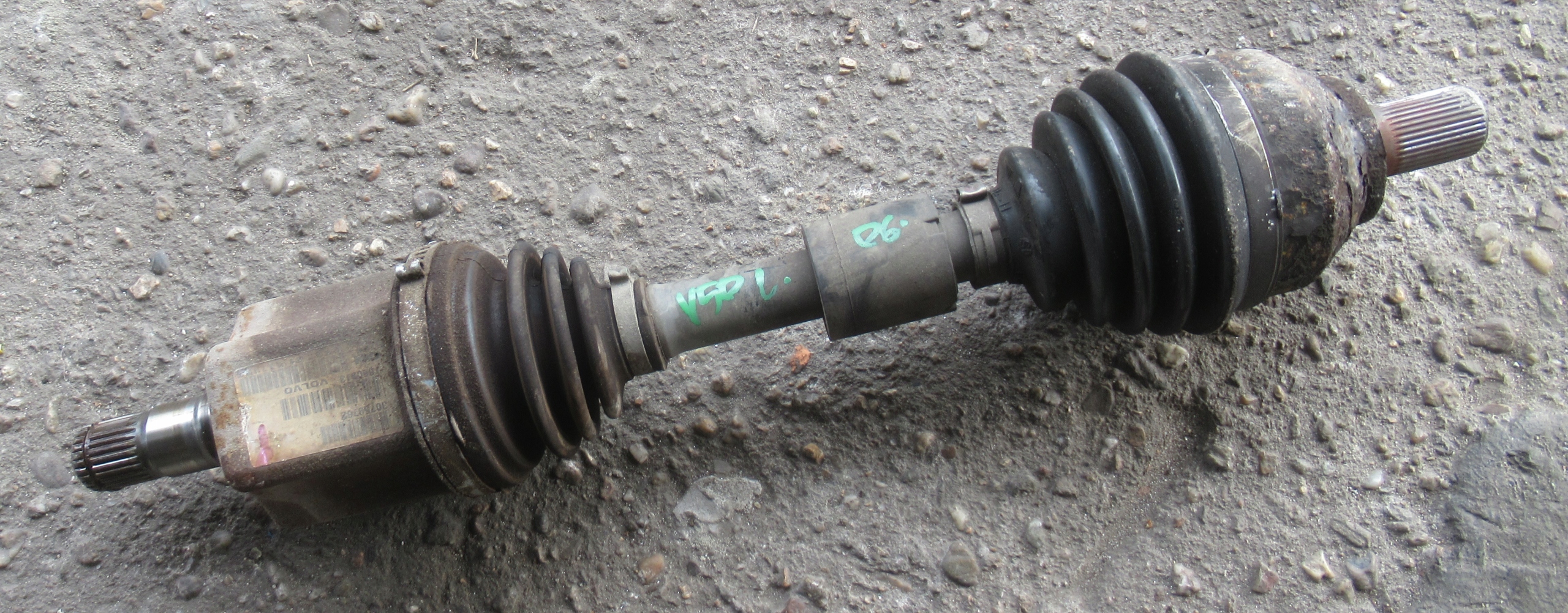 VOLVO V50 2.4 D 06R semi-axis left front 30759762