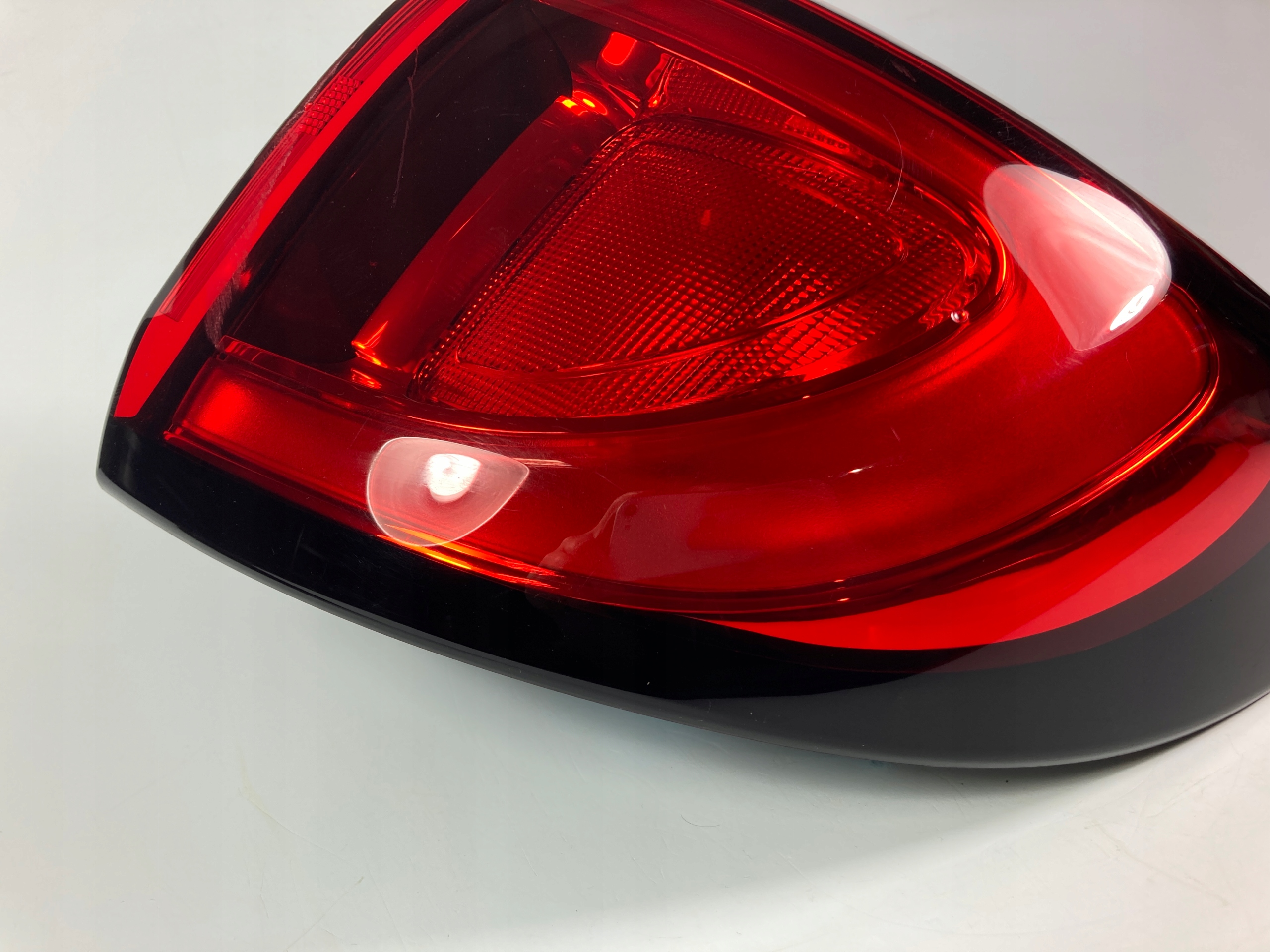 Chrysler Pacifica hybryda 2017-20 light rear right rear part