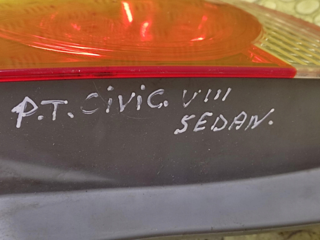 HONDA CIVIC VIII sedan light right rear part