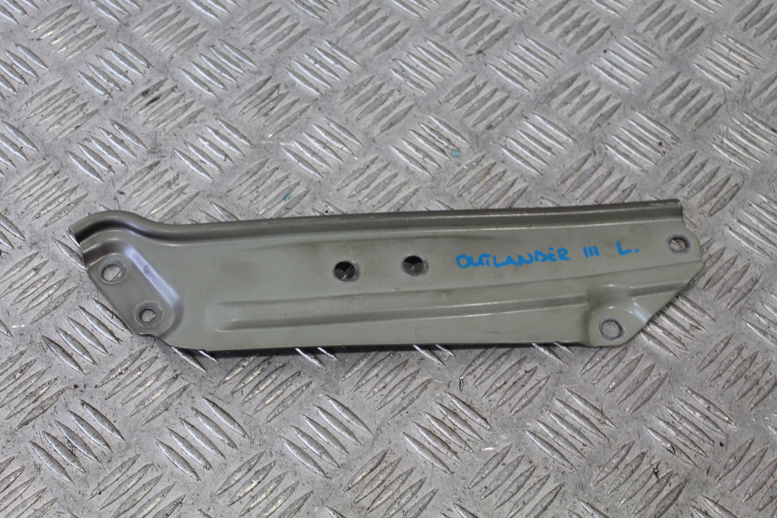 holder left MITSUBISHI OUTLANDER III 3 LIFT