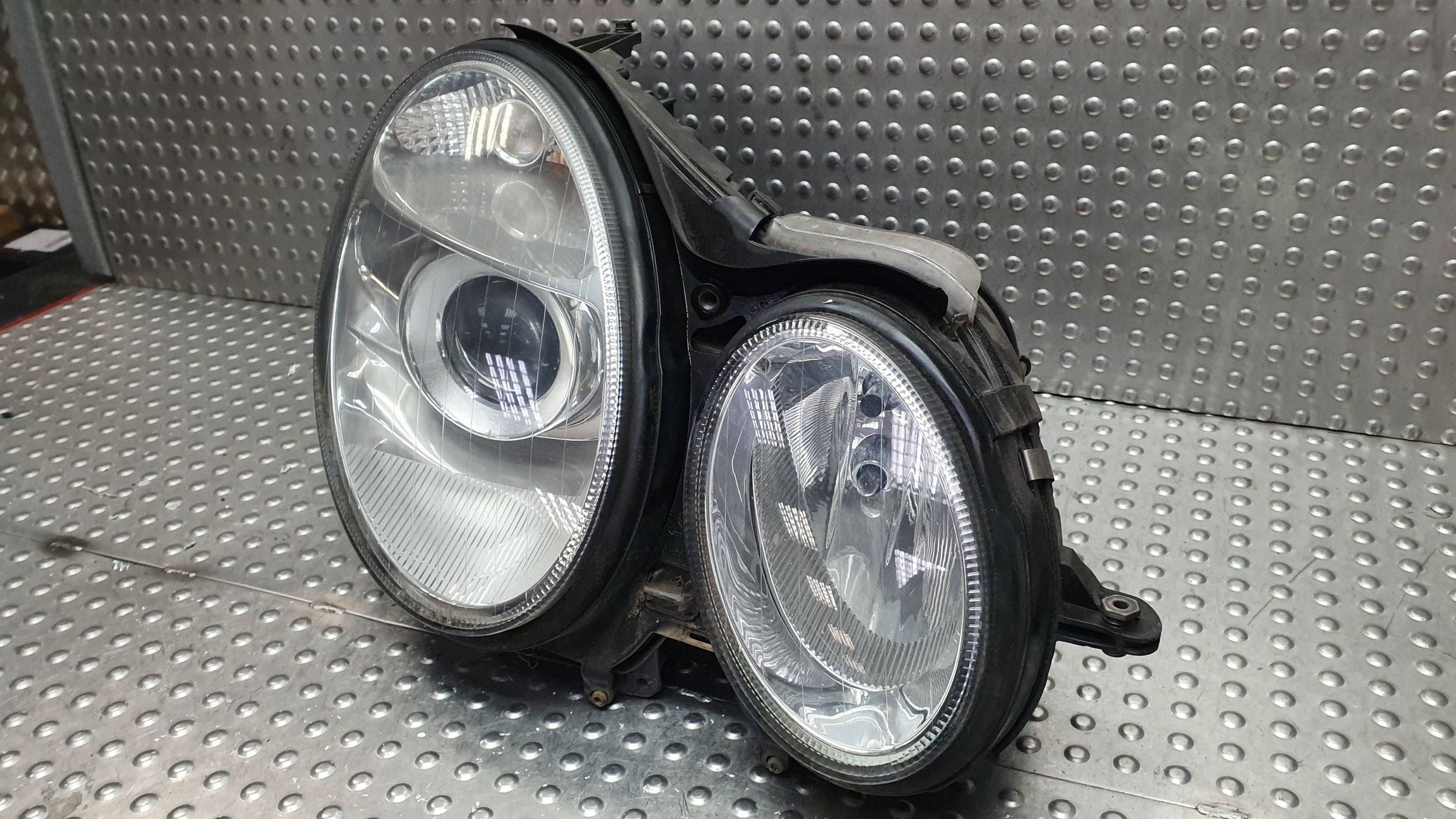 light REFLEKTOR right front MERCEDES W211 EUROPA