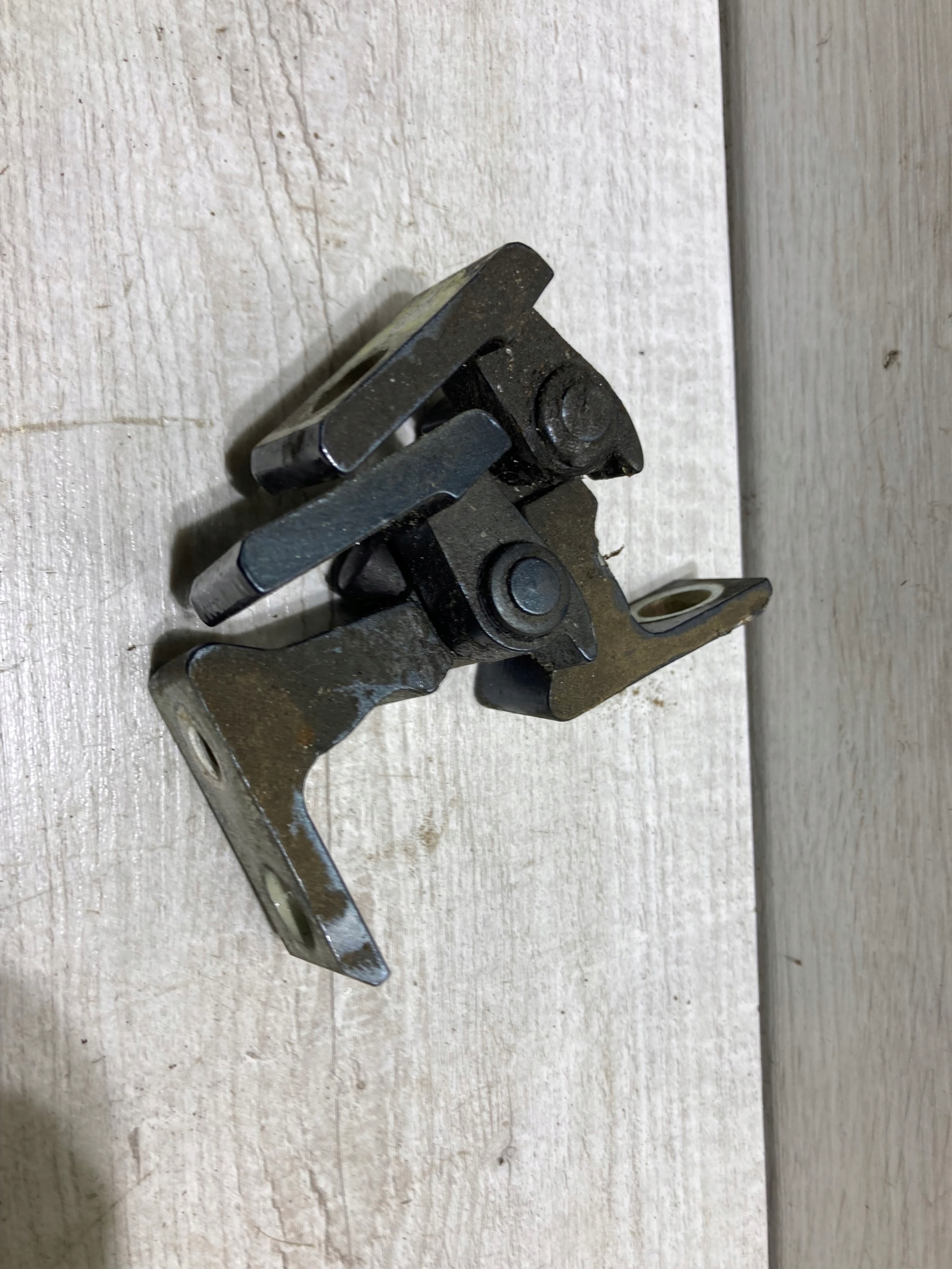 7n0831401a - Петли передней левой двери Skoda Octavia III 19R