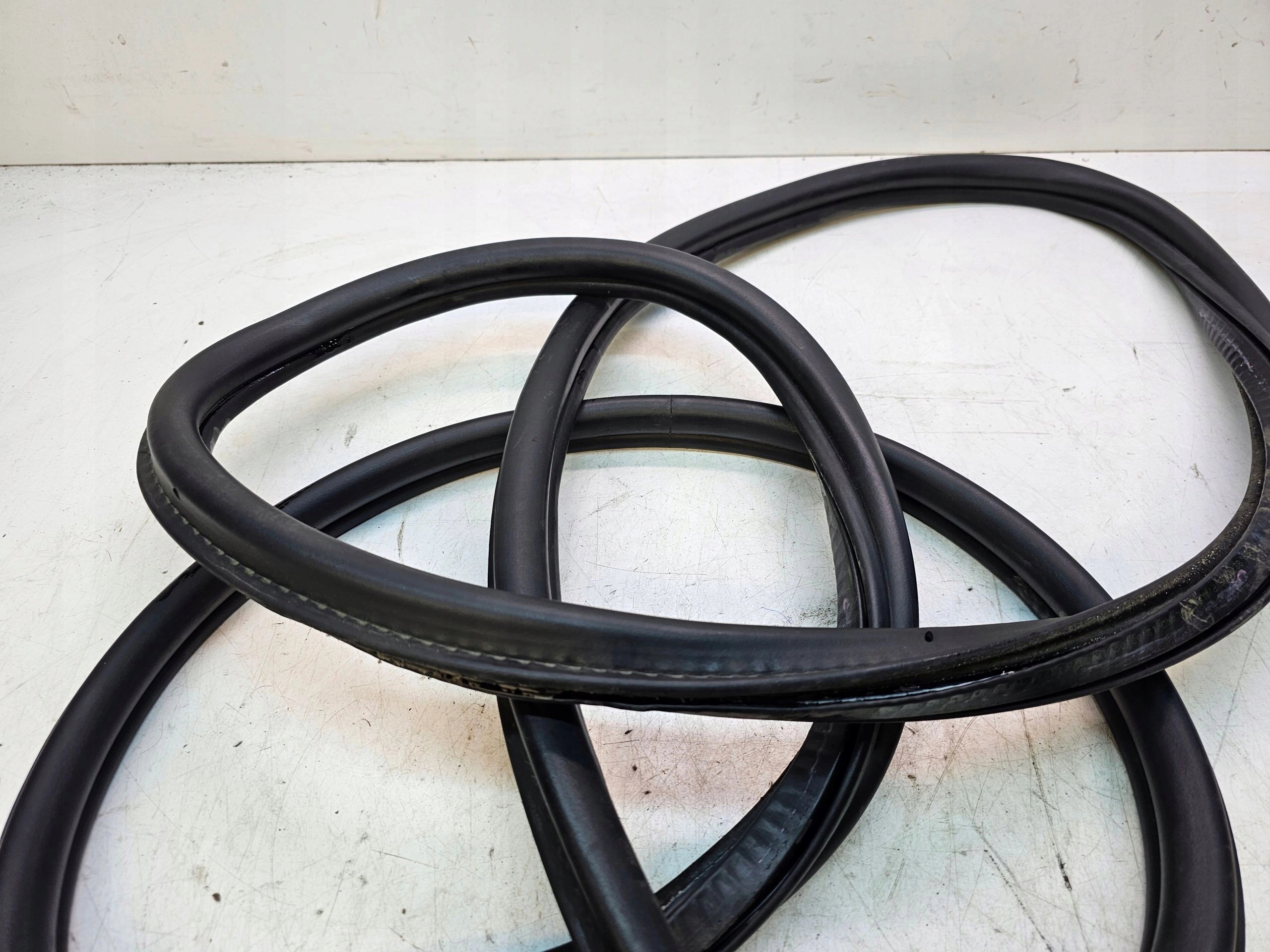 gasket bonnet boot AUDI A4 B6 B7 AVANT 8E9827705P