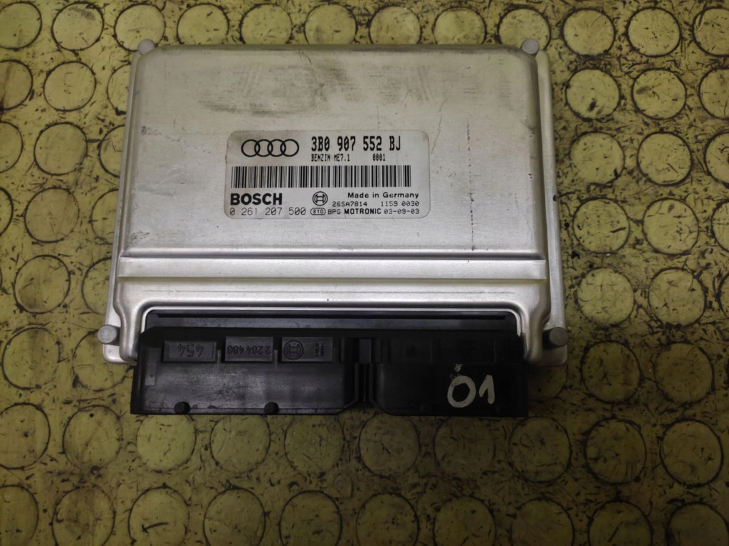 AUDI A6 C5 2.4 control unit of the engine 0261207500
