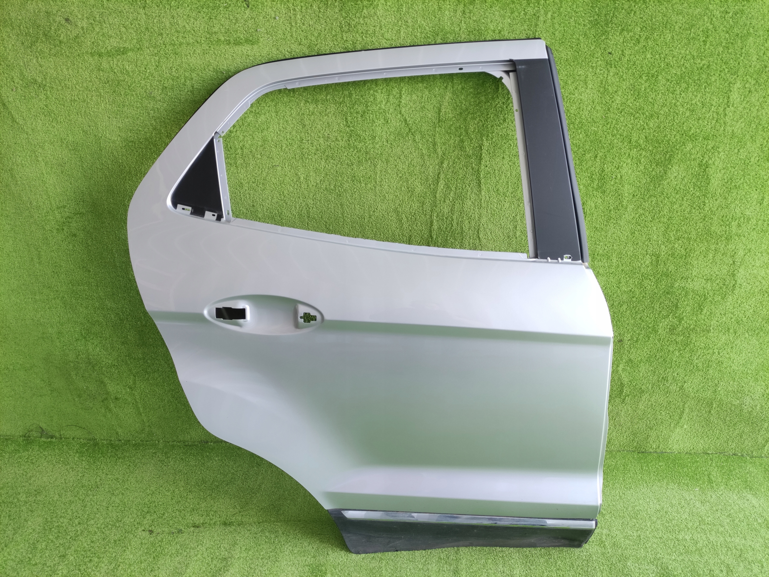 FORD ECOSPORT II 13- DRZWI PRAWE TYLNE TYŁ Kolor srebrny