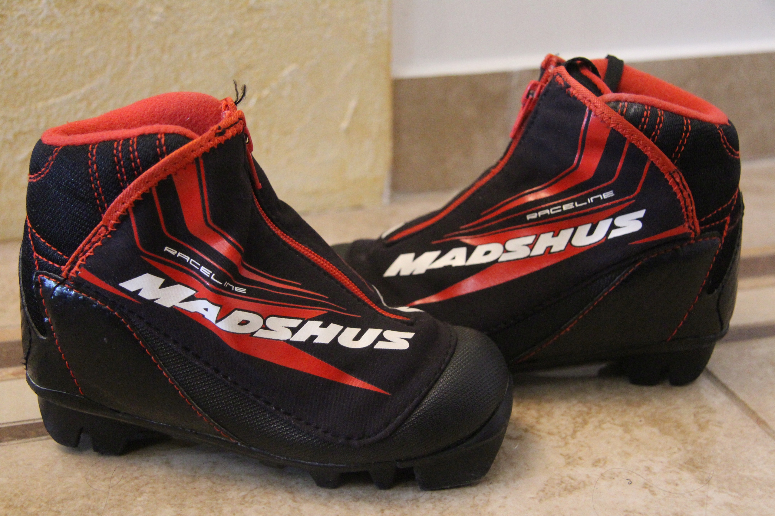 MADSHUS NNN - ROZ.27/18CM Model RACELINE