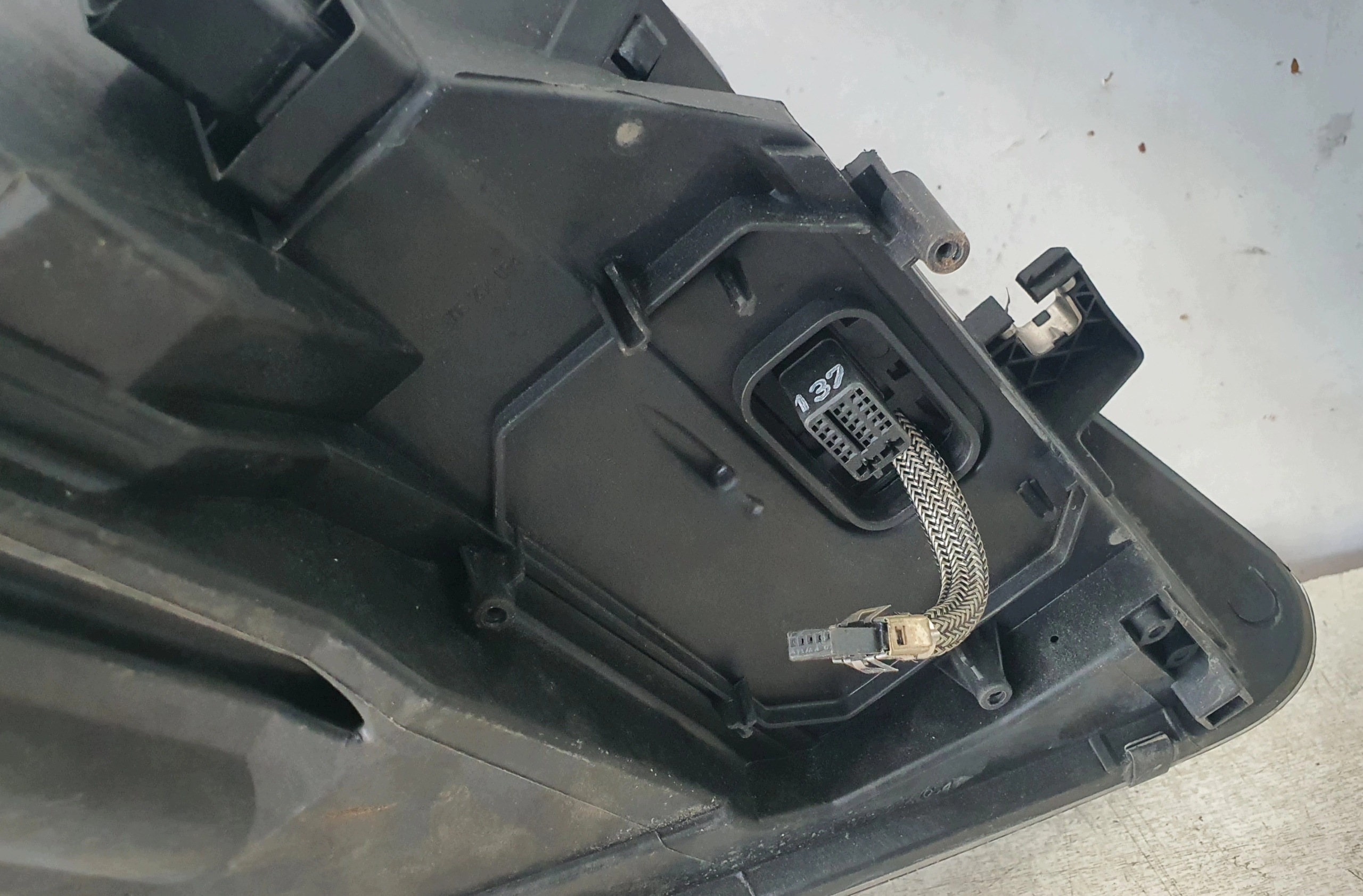 AUDI A4 B7 04-08 REFLEKTOR light left BIXENON original 8E0941003AM