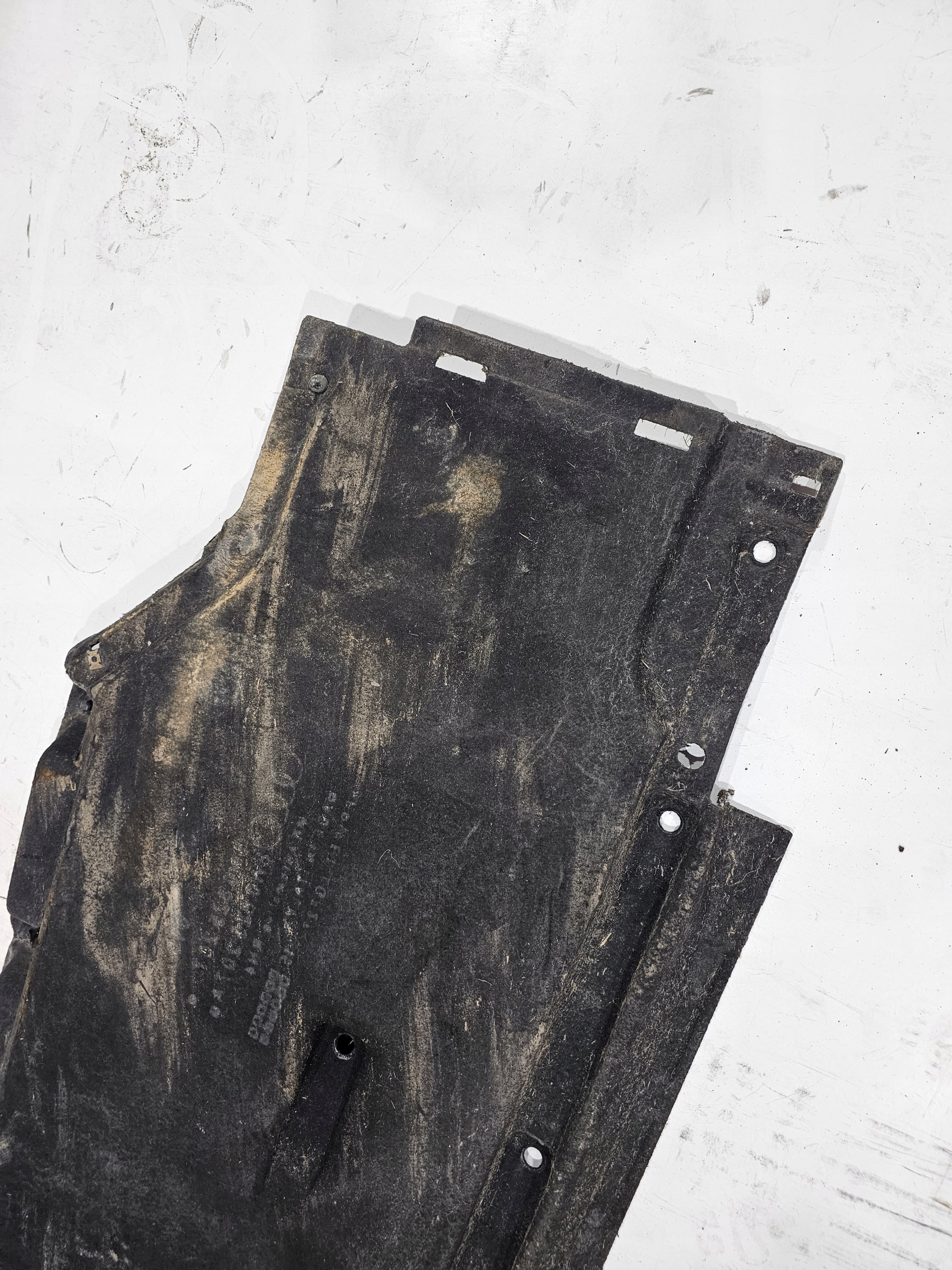 cover chassis left AUDI A4 B9 8W0825207