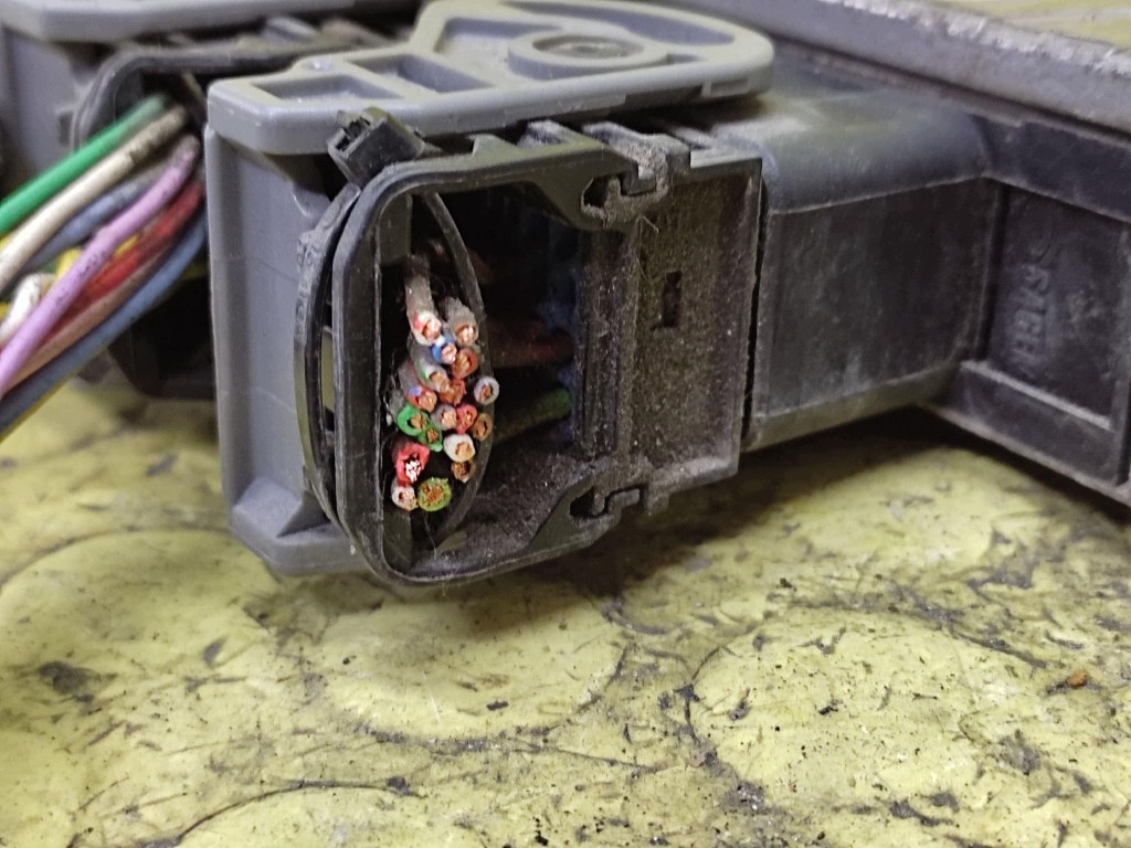 PEUGEOT 206 control unit of the engine 9646988780