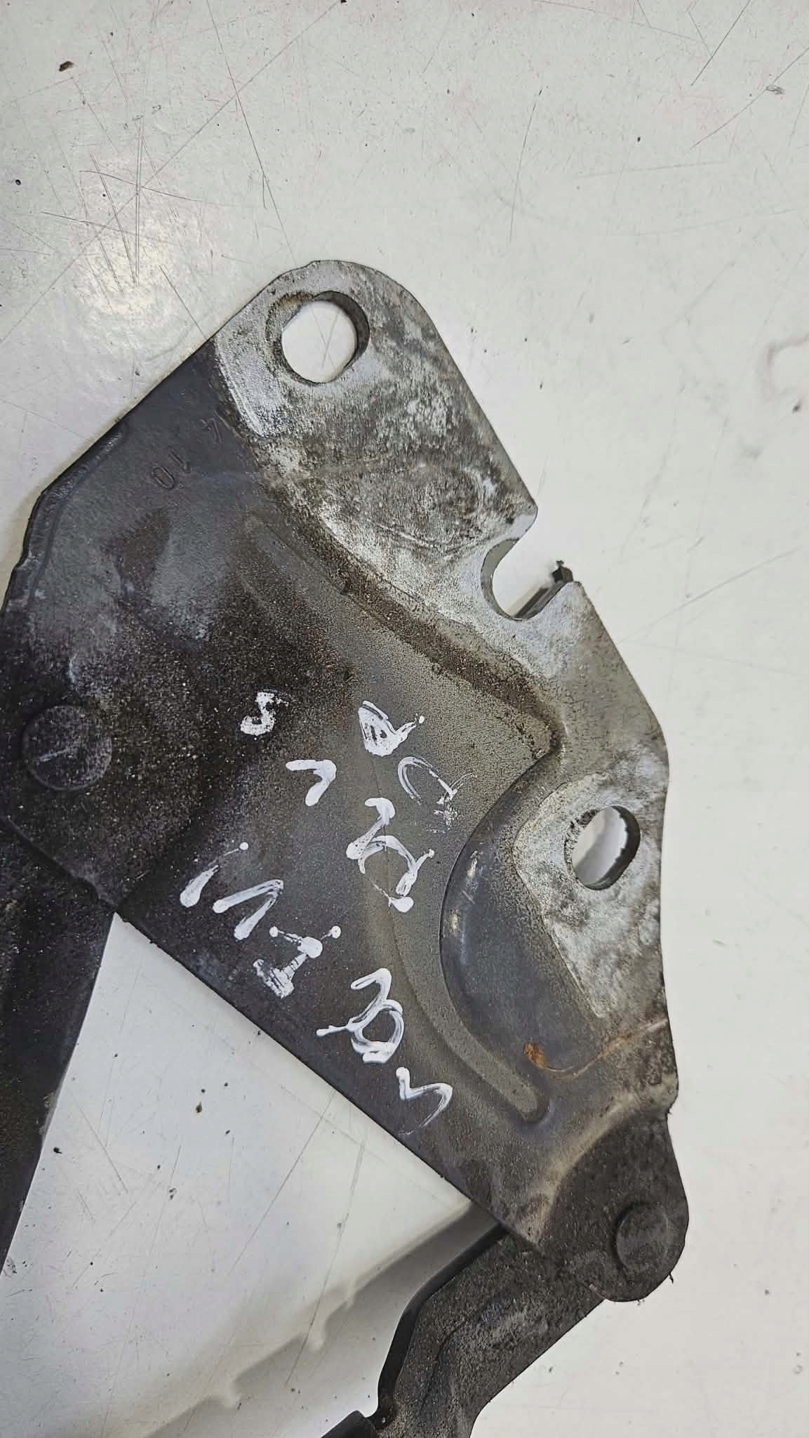 hinge bonnets right front VOLKSWAGEN GOLF V VI plus 5M0823302