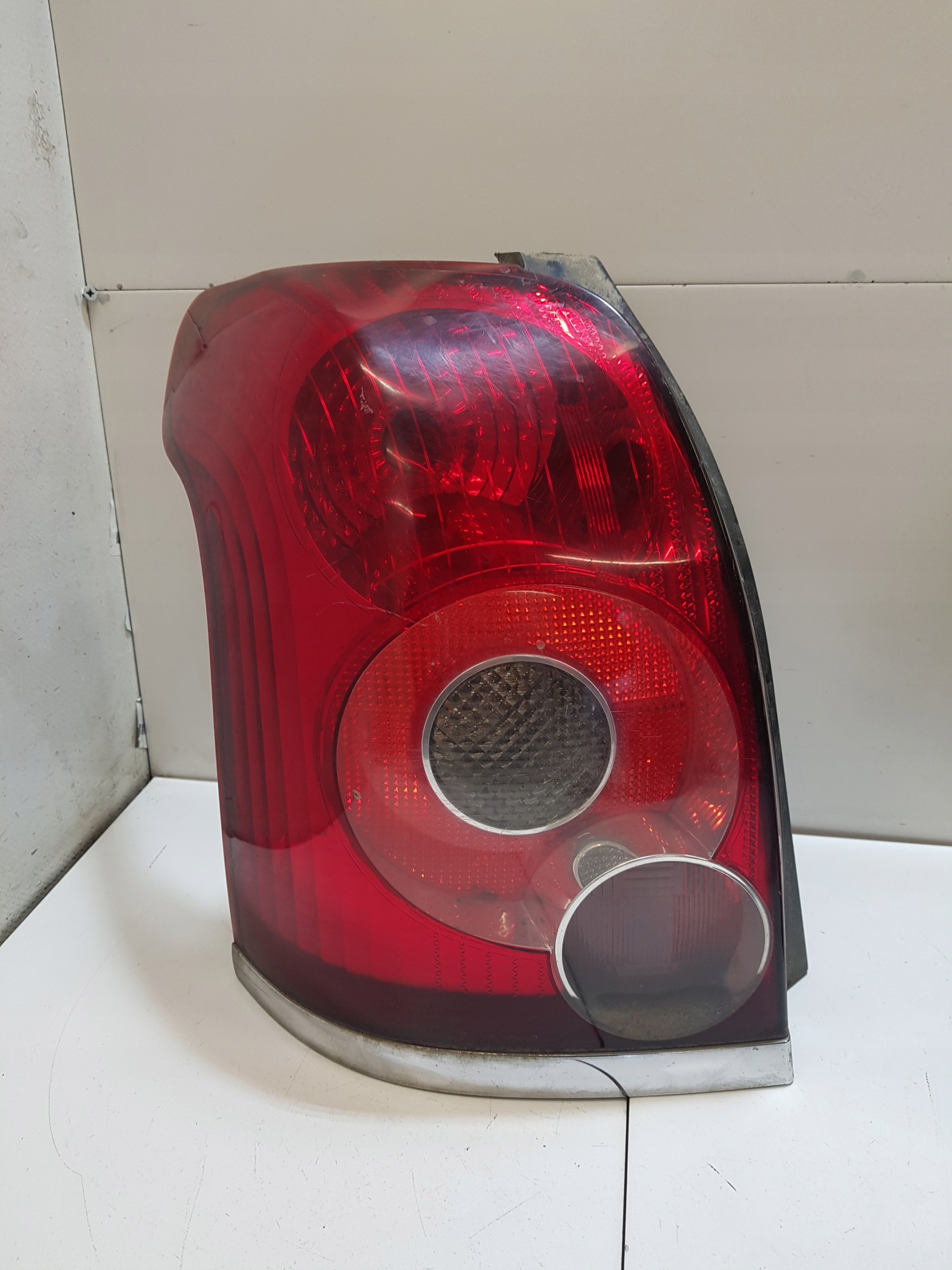 light left rear TOYOTA AVENSIS T25