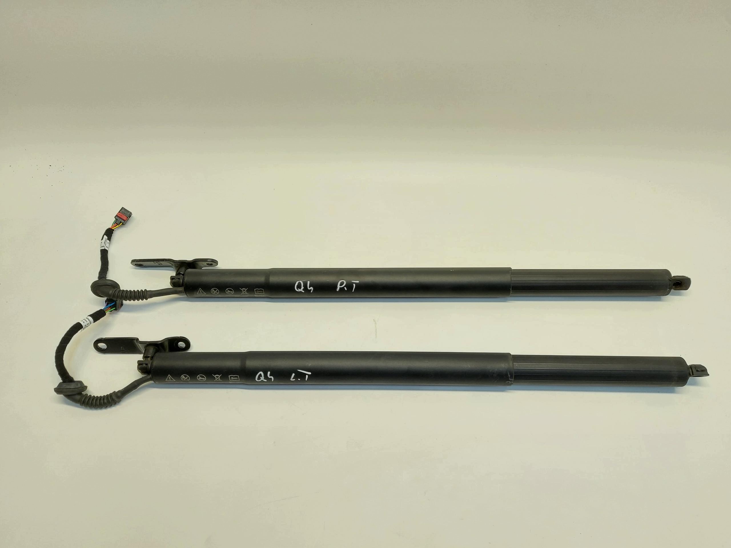 Audi Q4 89A 45 E-TRON , SUV damper electrical bonnet KOMPLET 89A827851