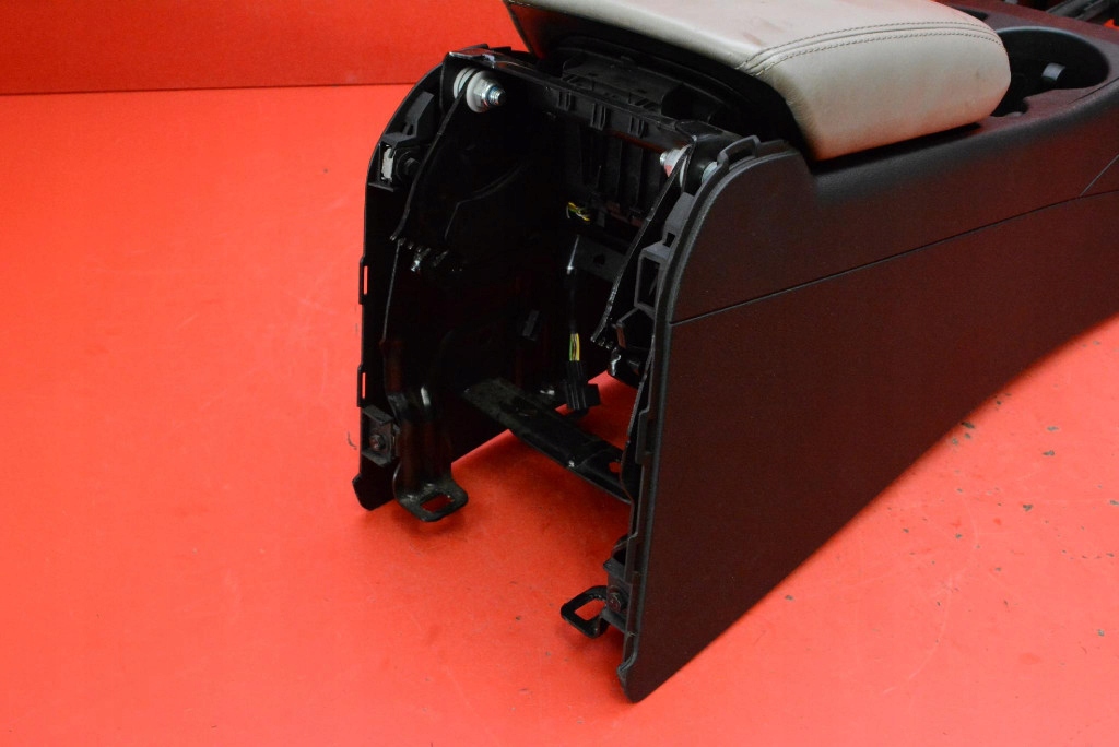 TUNEL central armrest SKORZANY EU AUDI A5 8T COUPE 07-11