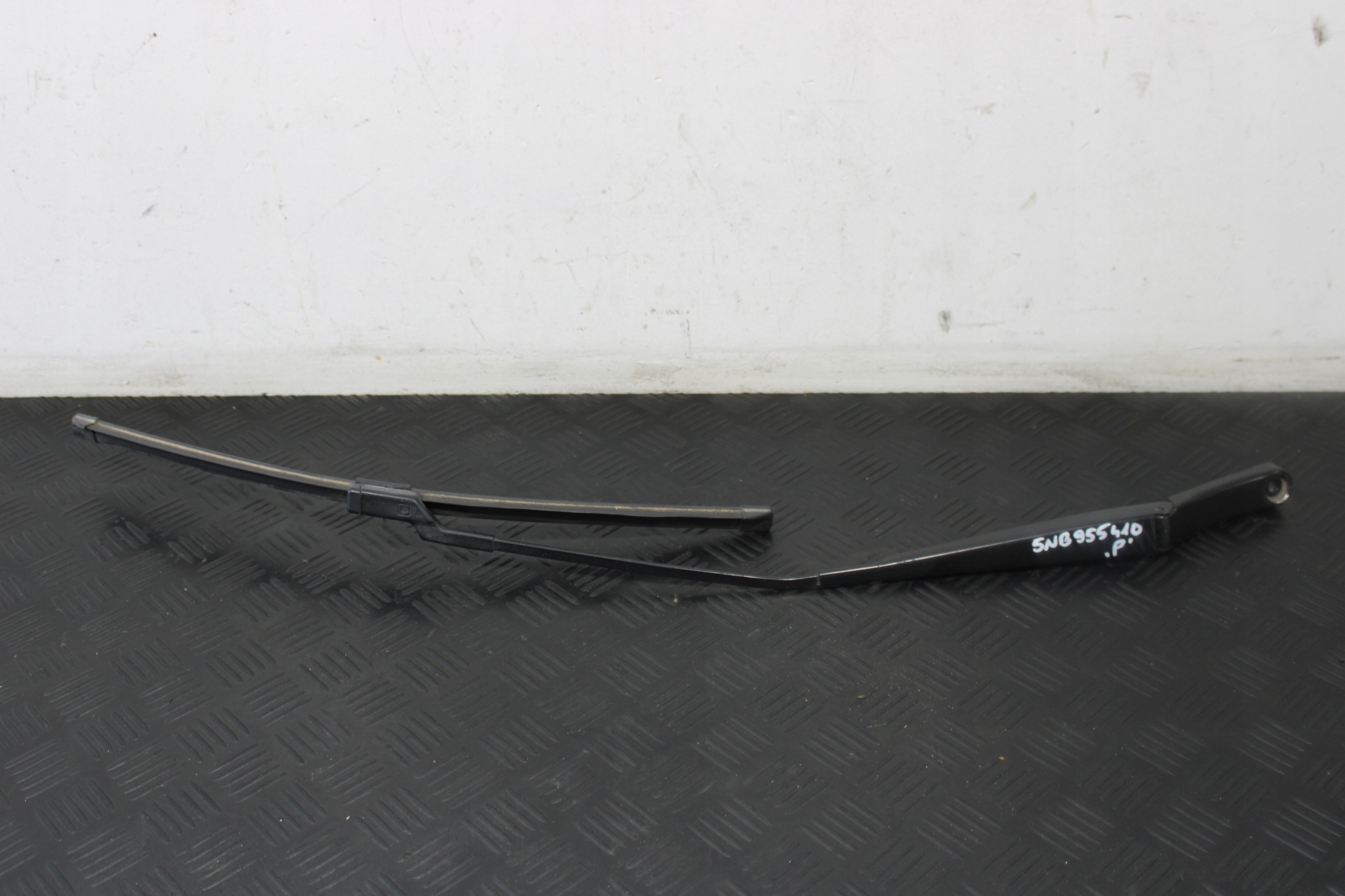 wiper arm right TIGUAN II 2 5NA 5NB955410